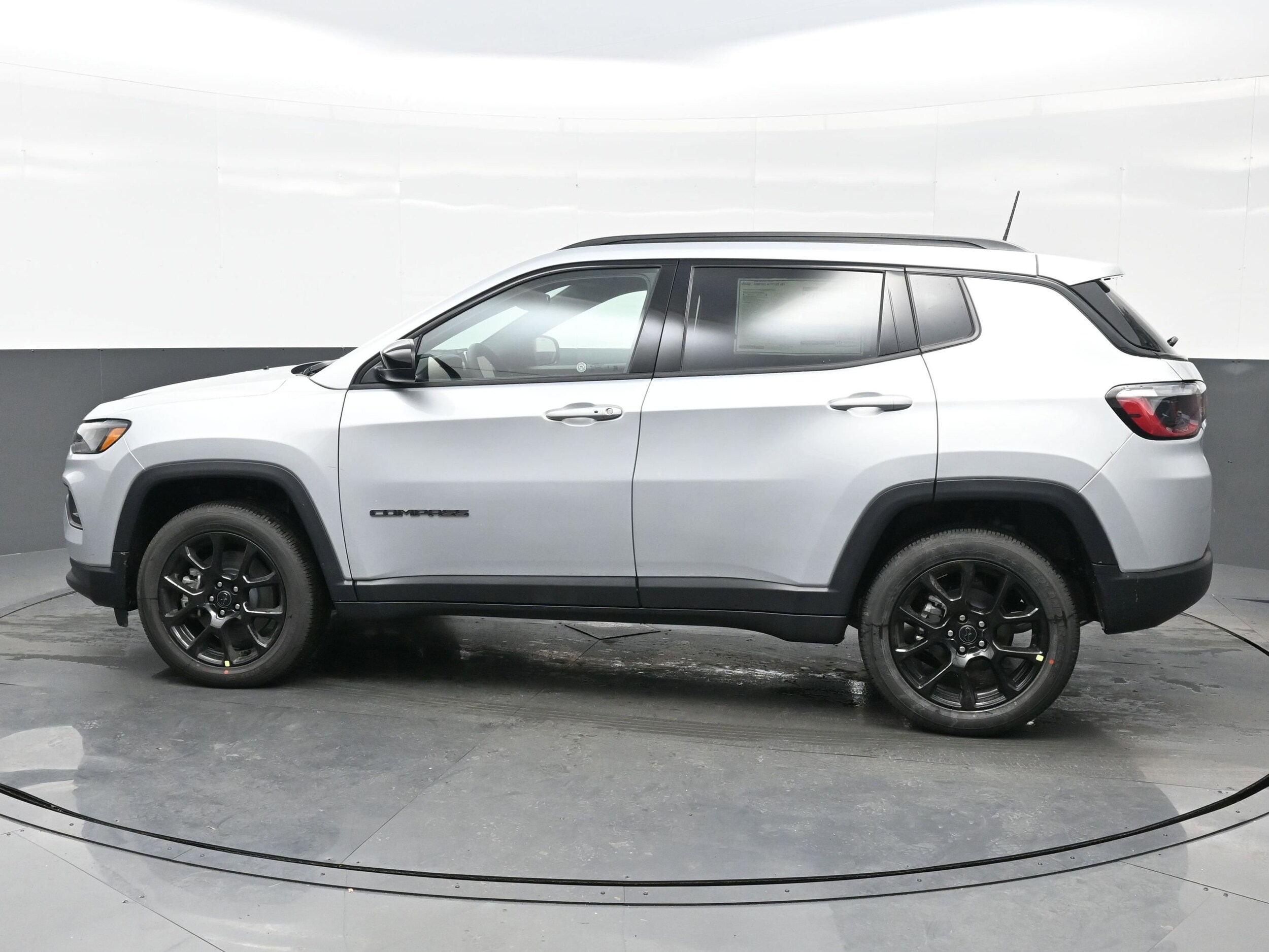 2025 Jeep Compass Latitude photo 3