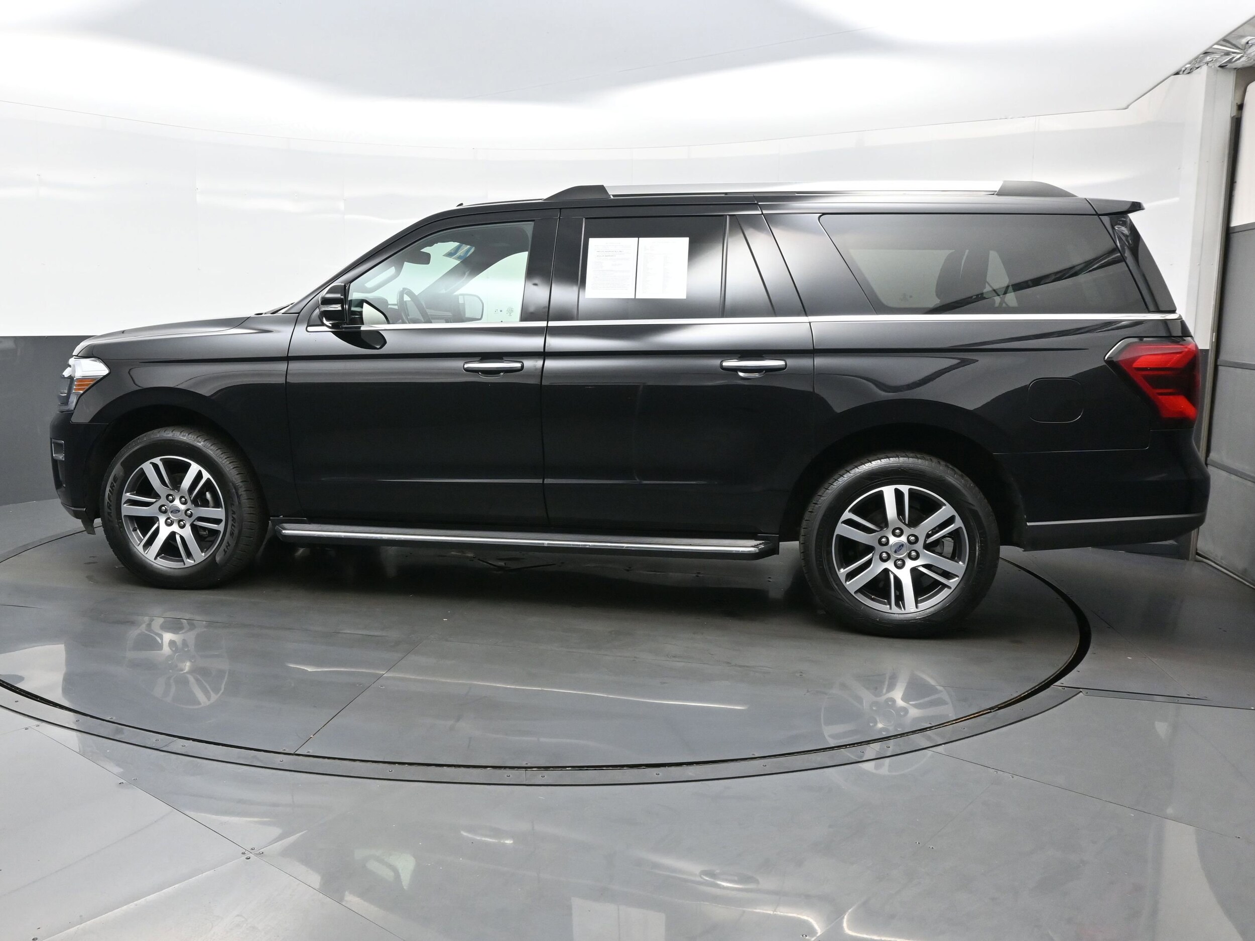 2022 Ford Expedition MAX Limited photo 3