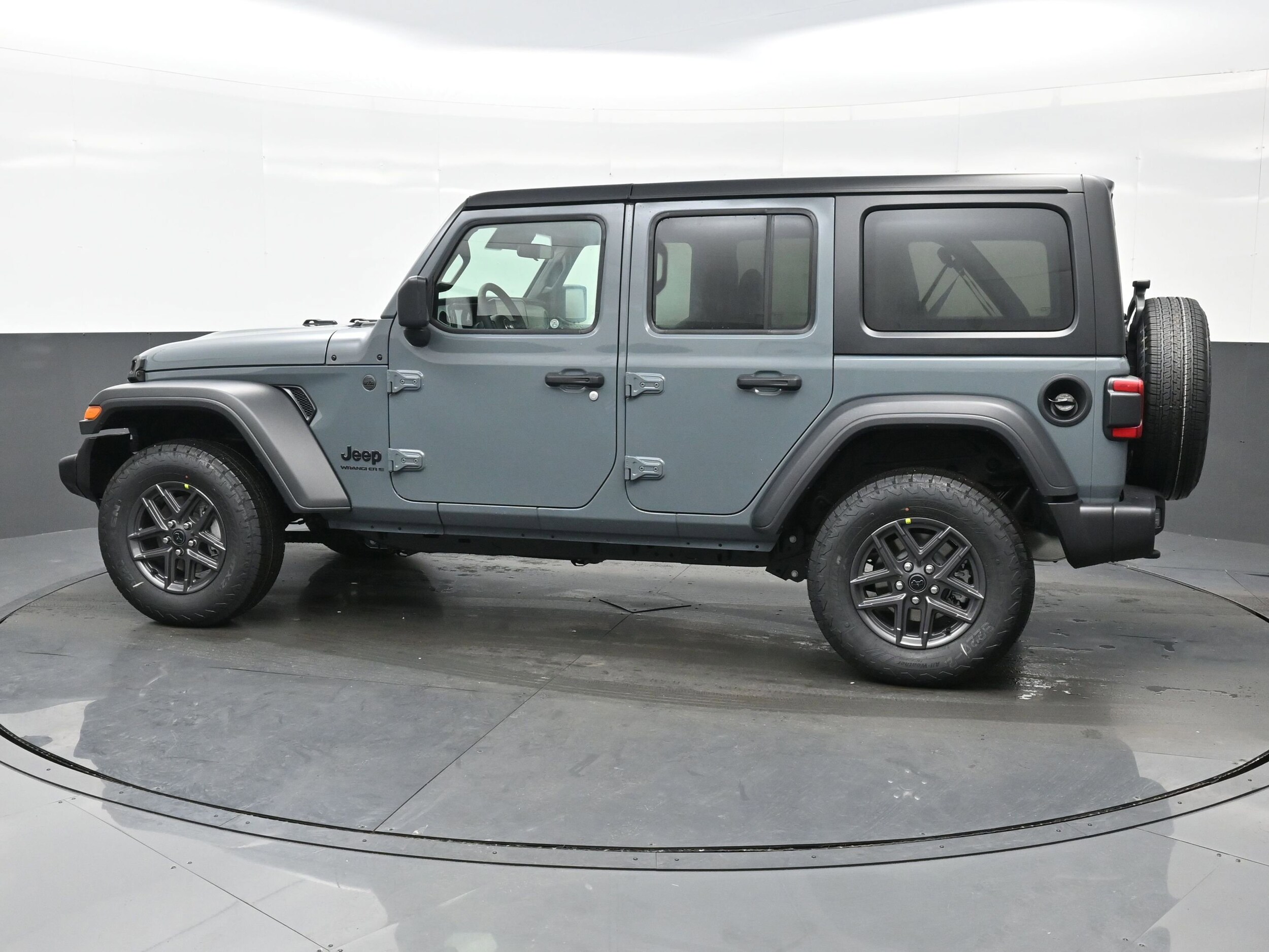 2025 Jeep Wrangler Sport photo 3
