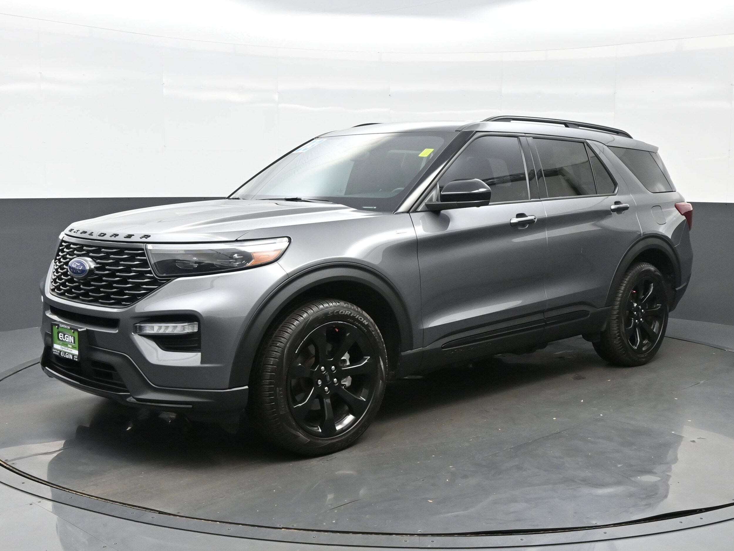 2023 Ford Explorer ST-Line photo 2