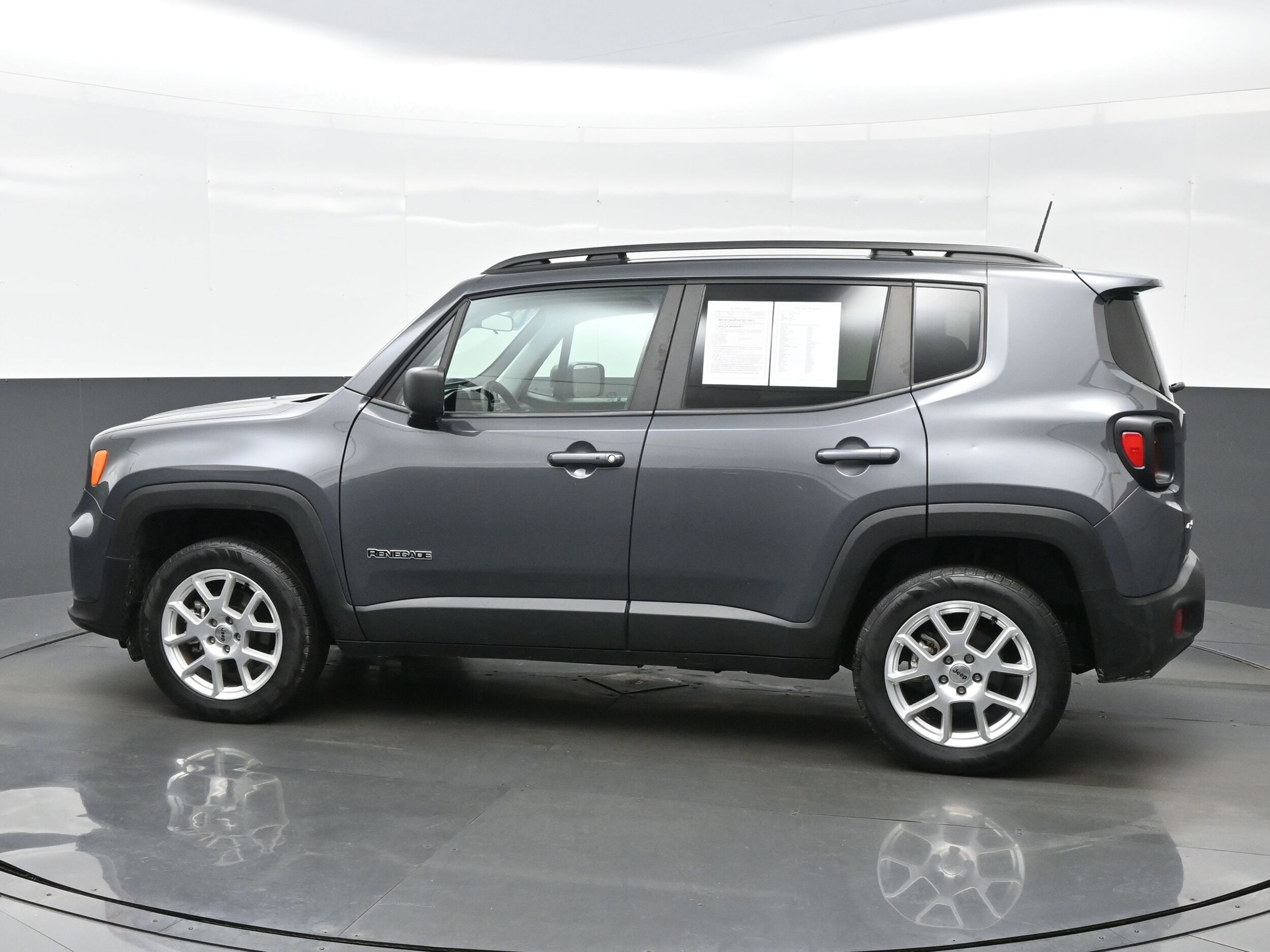 2022 Jeep Renegade Latitude photo 3