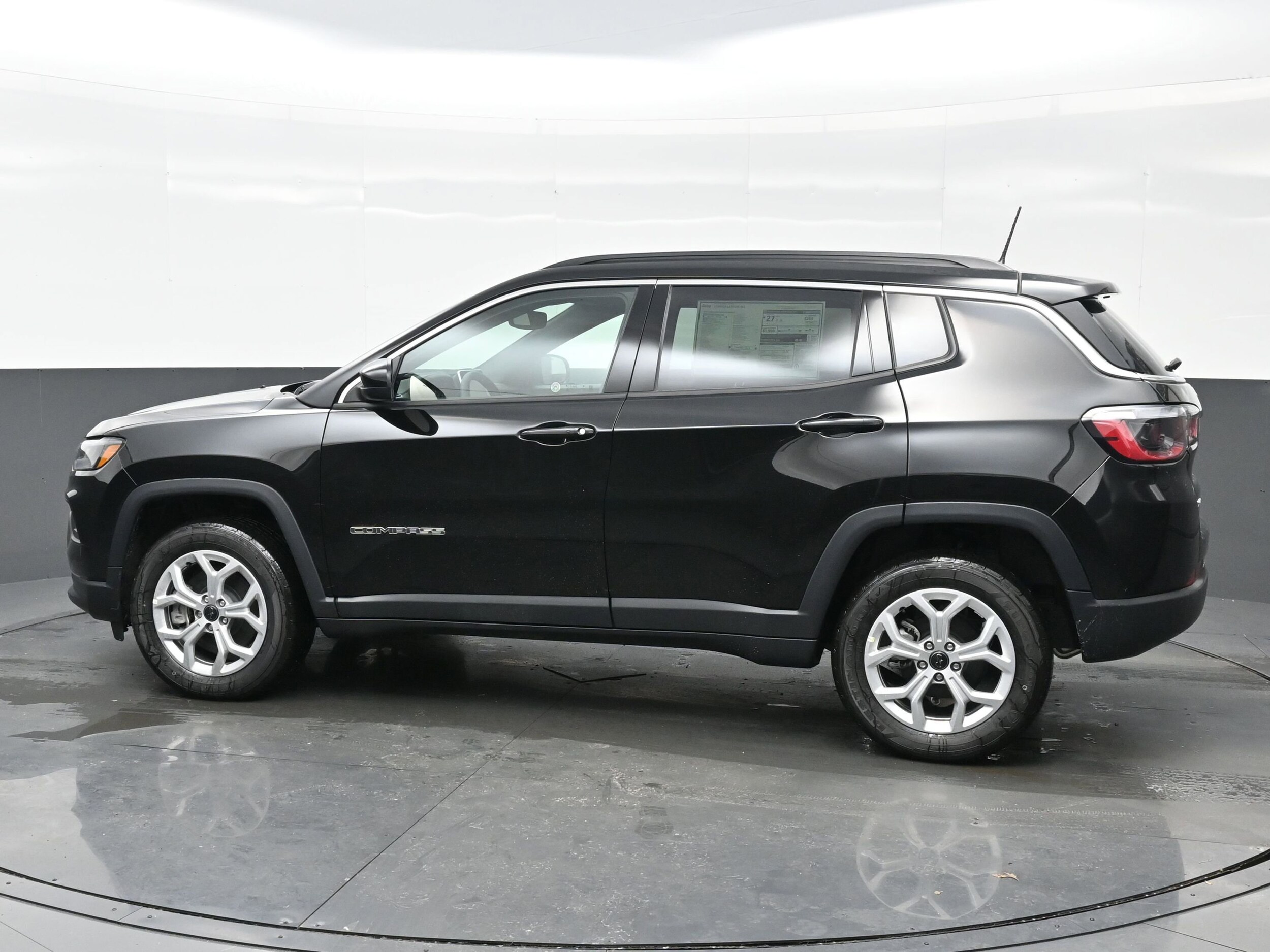 2025 Jeep Compass Latitude photo 3