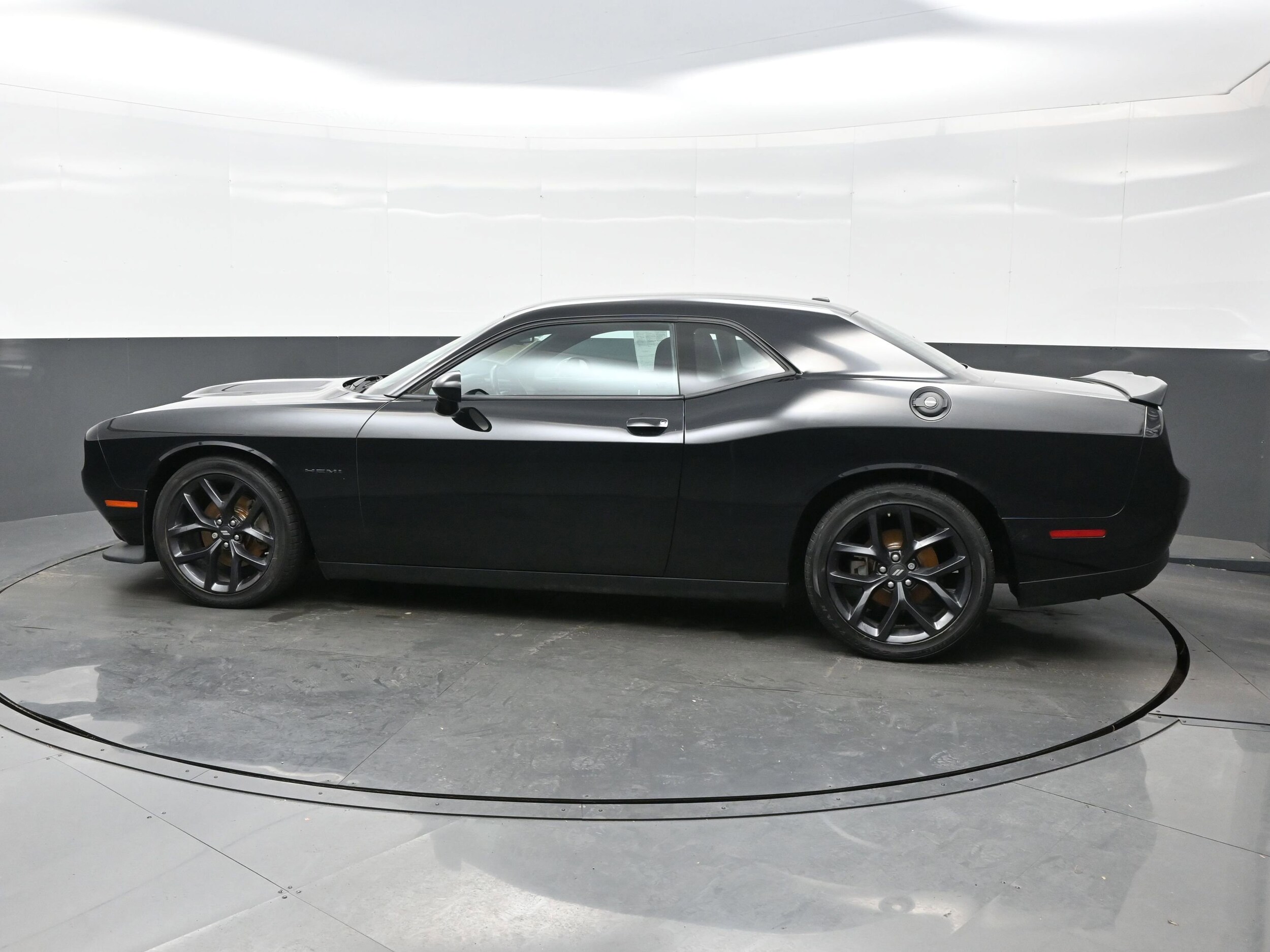 2022 Dodge Challenger R/T photo 3