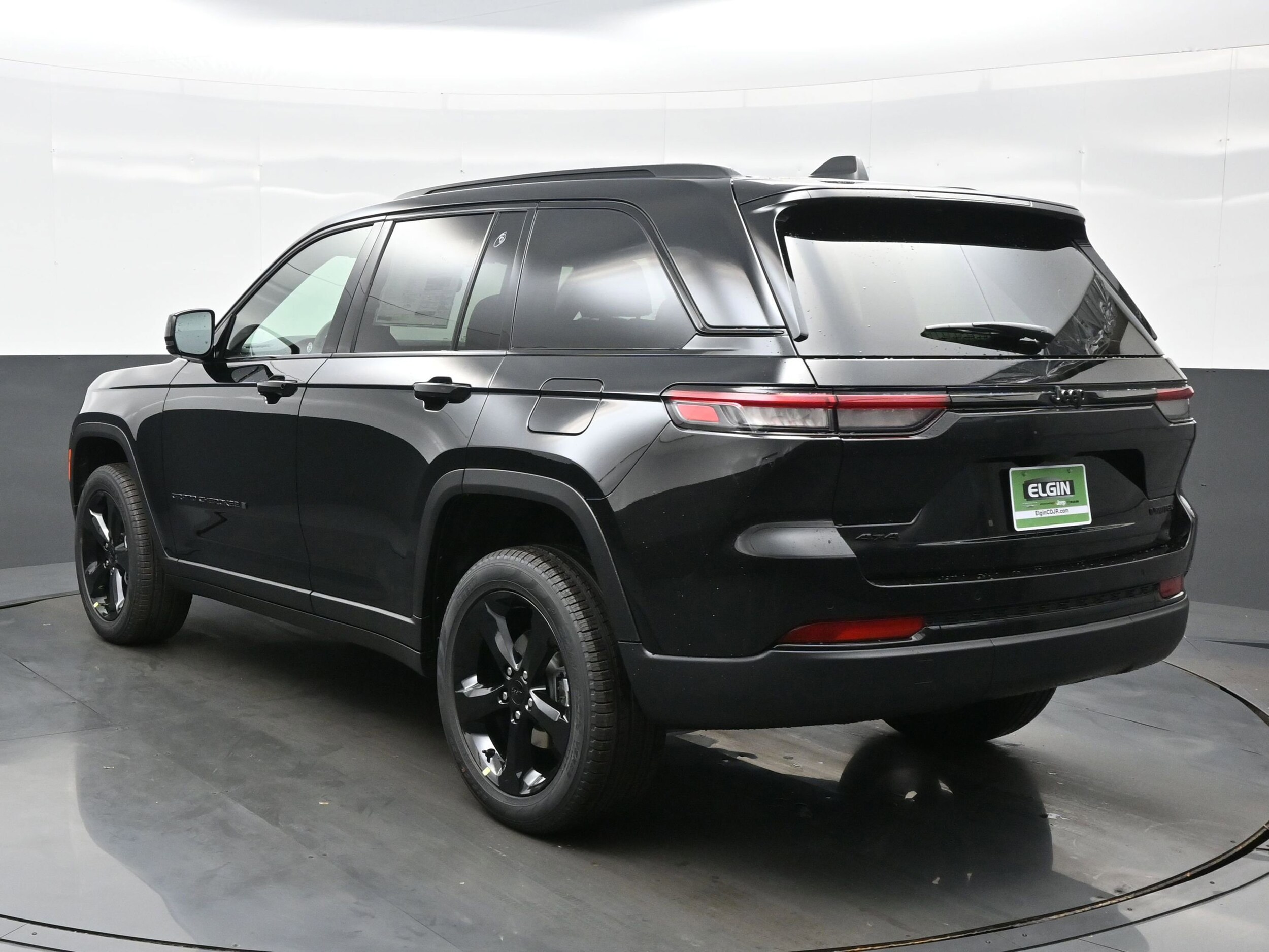 2025 Jeep Grand Cherokee Limited photo 3