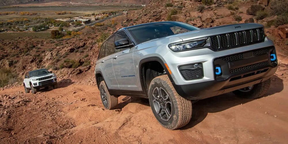 2023 Jeep Grand Cherokee 4xe offroading