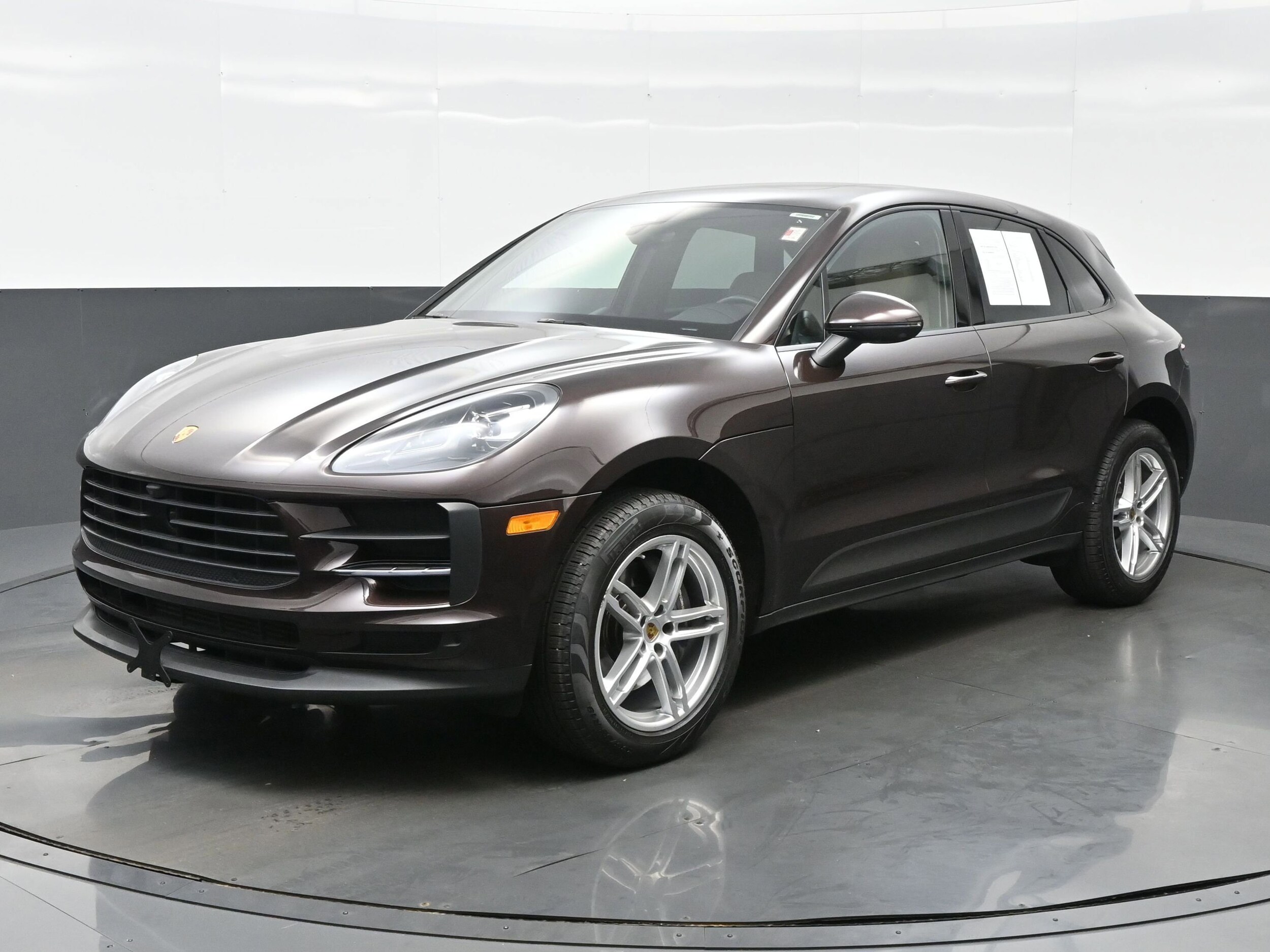 2021 Porsche Macan Base photo 2