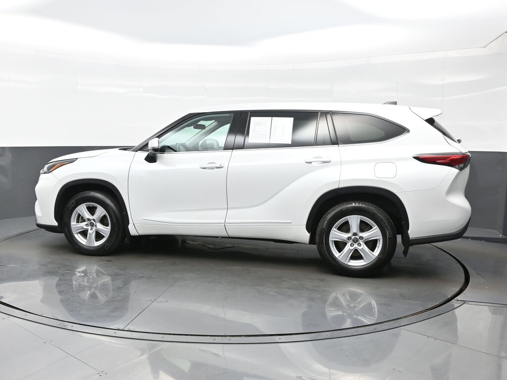 Used 2022 Toyota Highlander LE SUV