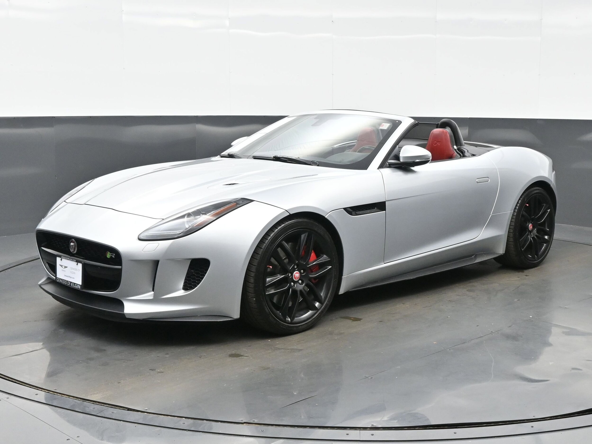 2016 Jaguar F-TYPE R photo 2