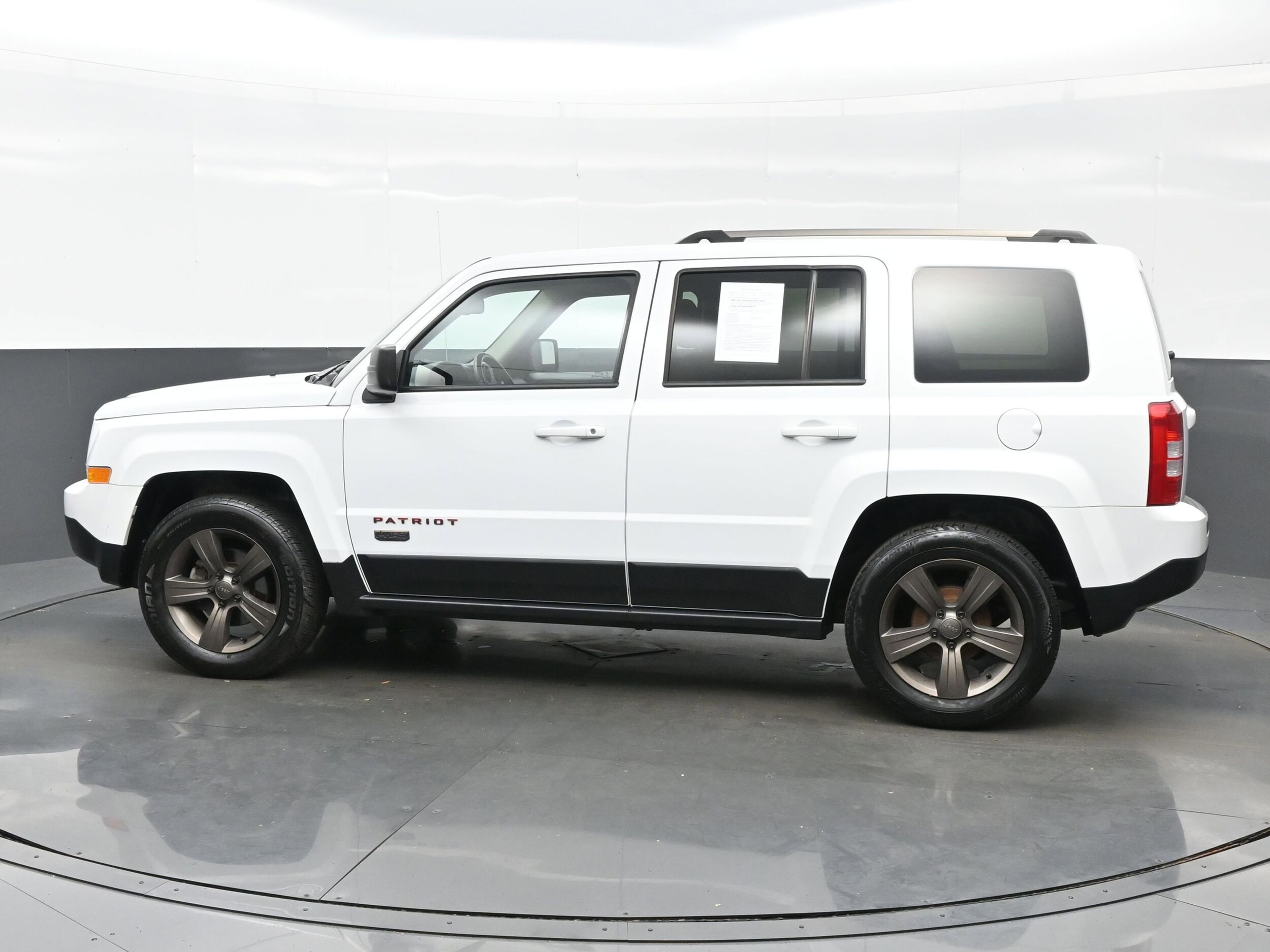 2016 Jeep Patriot 75th Anniversary Edition photo 3