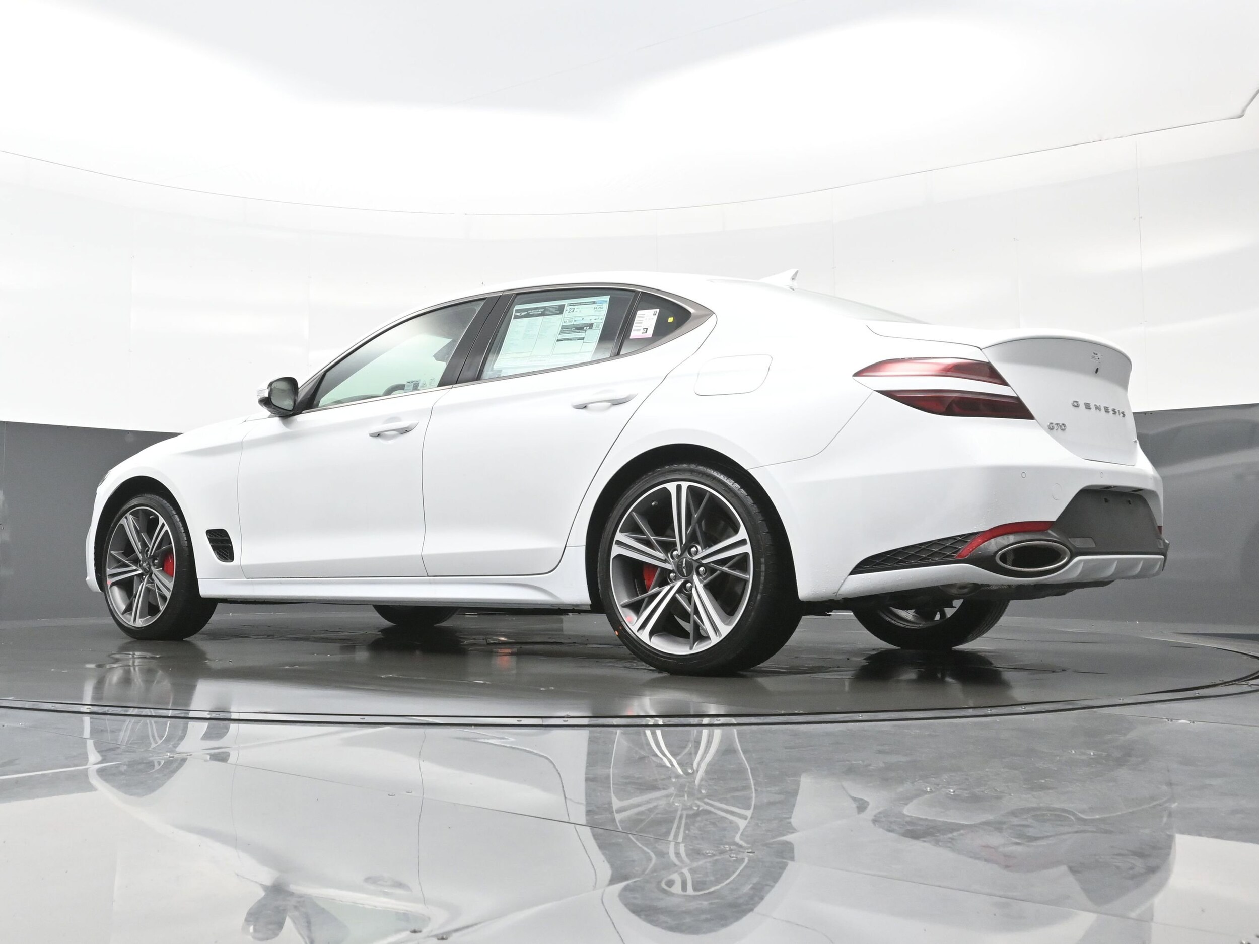 2025 GENESIS G70 Standard - Photo 15