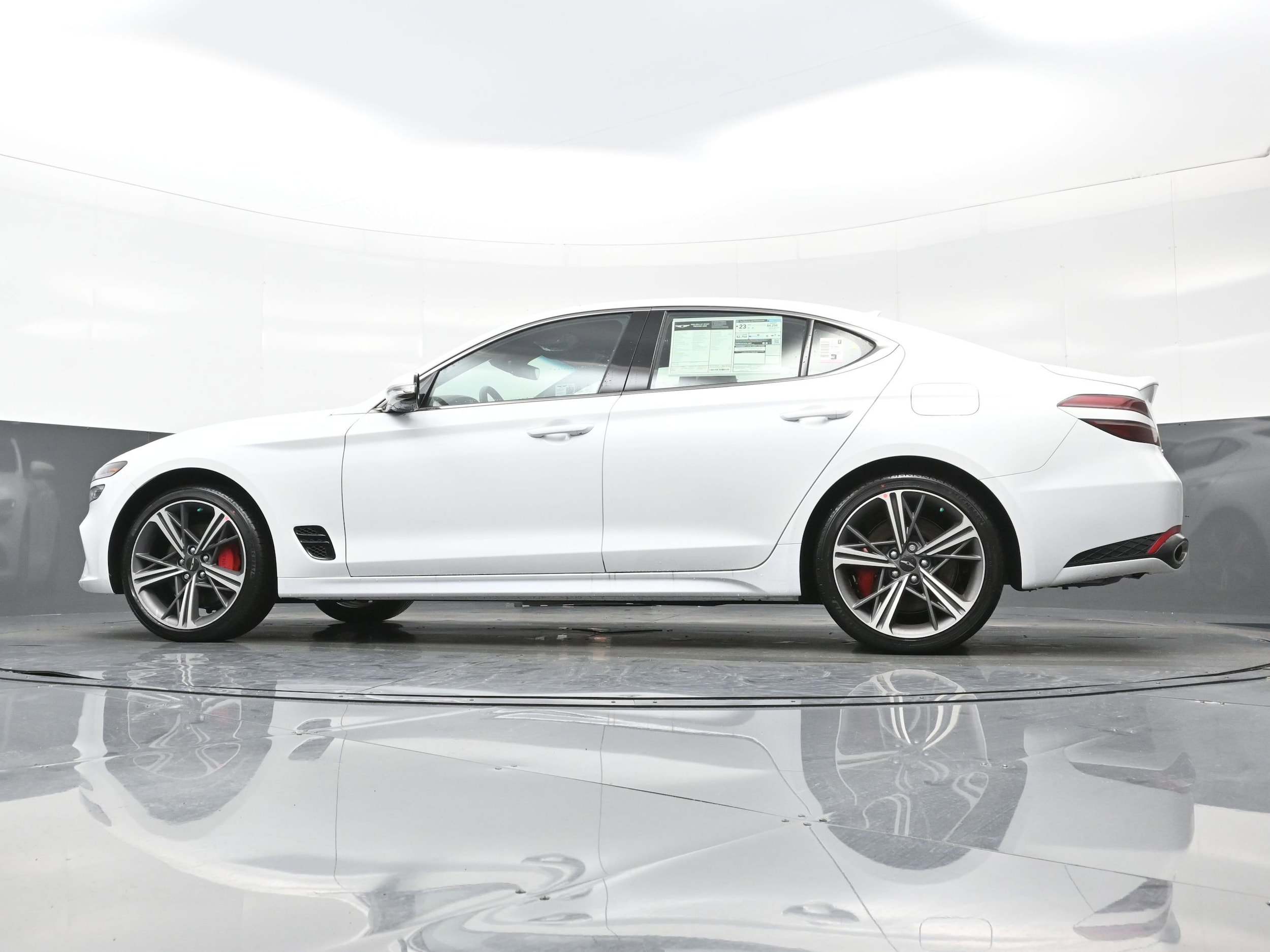 2025 GENESIS G70 Standard - Photo 14