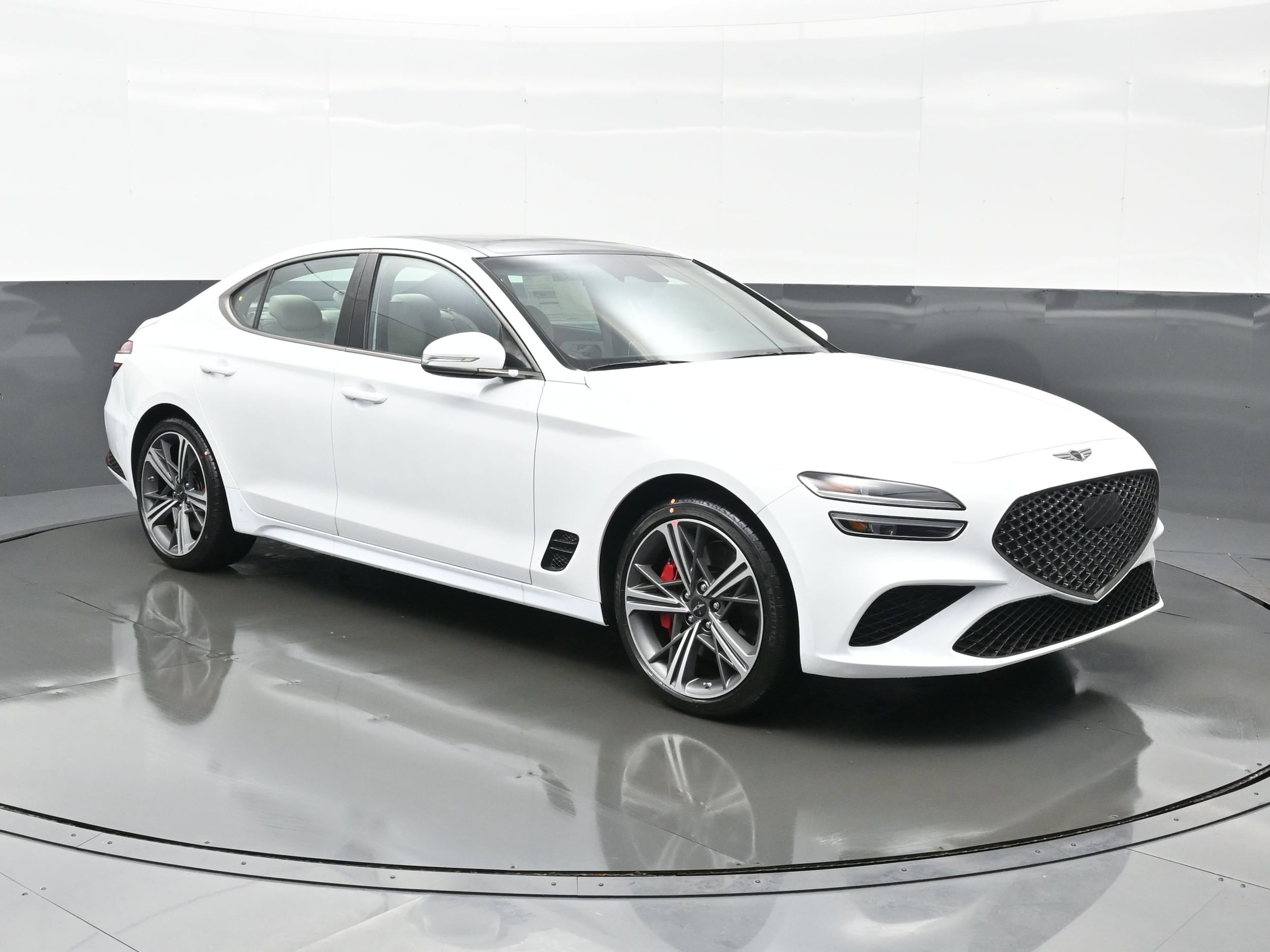 2025 GENESIS G70 Standard - Photo 8