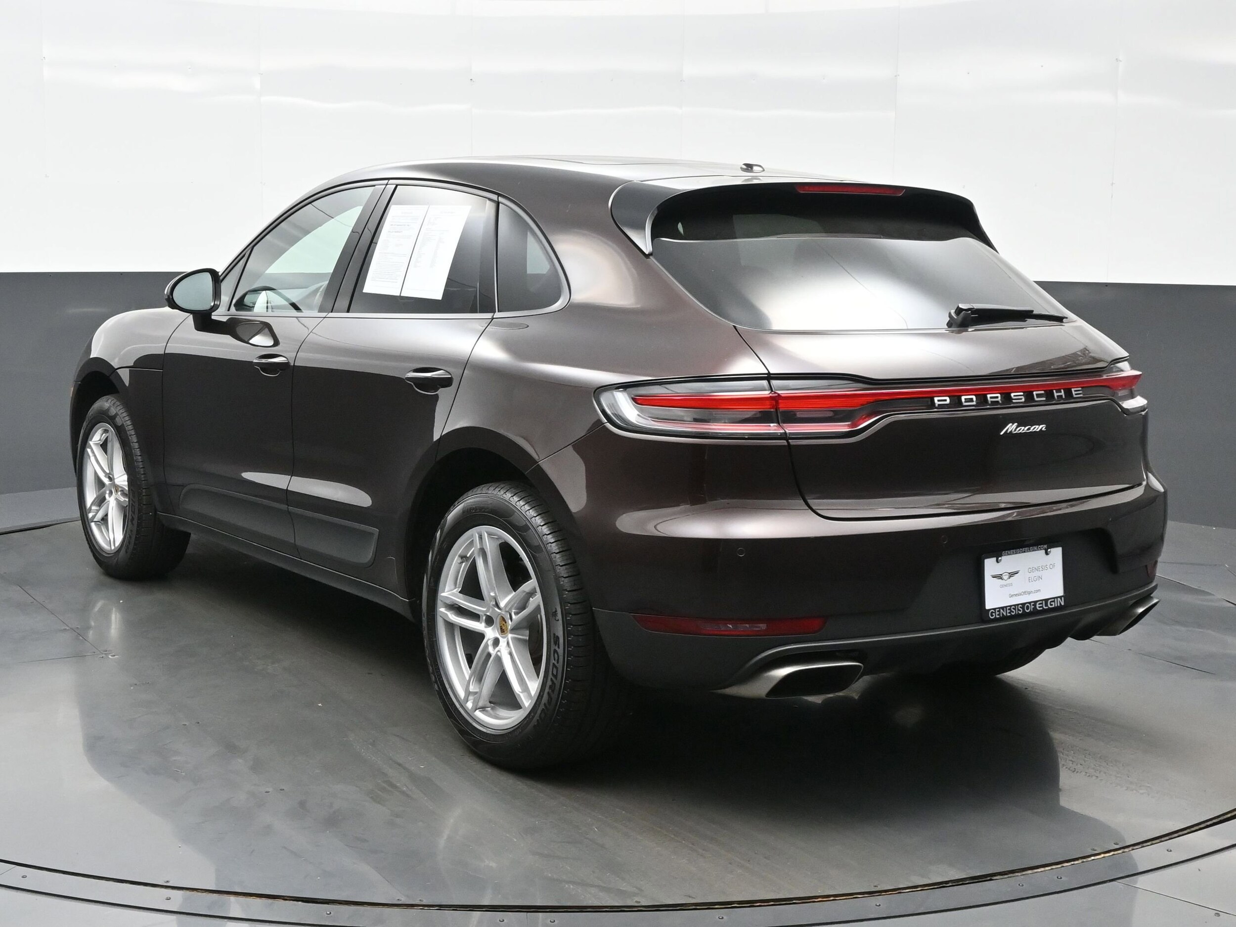 2021 Porsche Macan Base photo 4