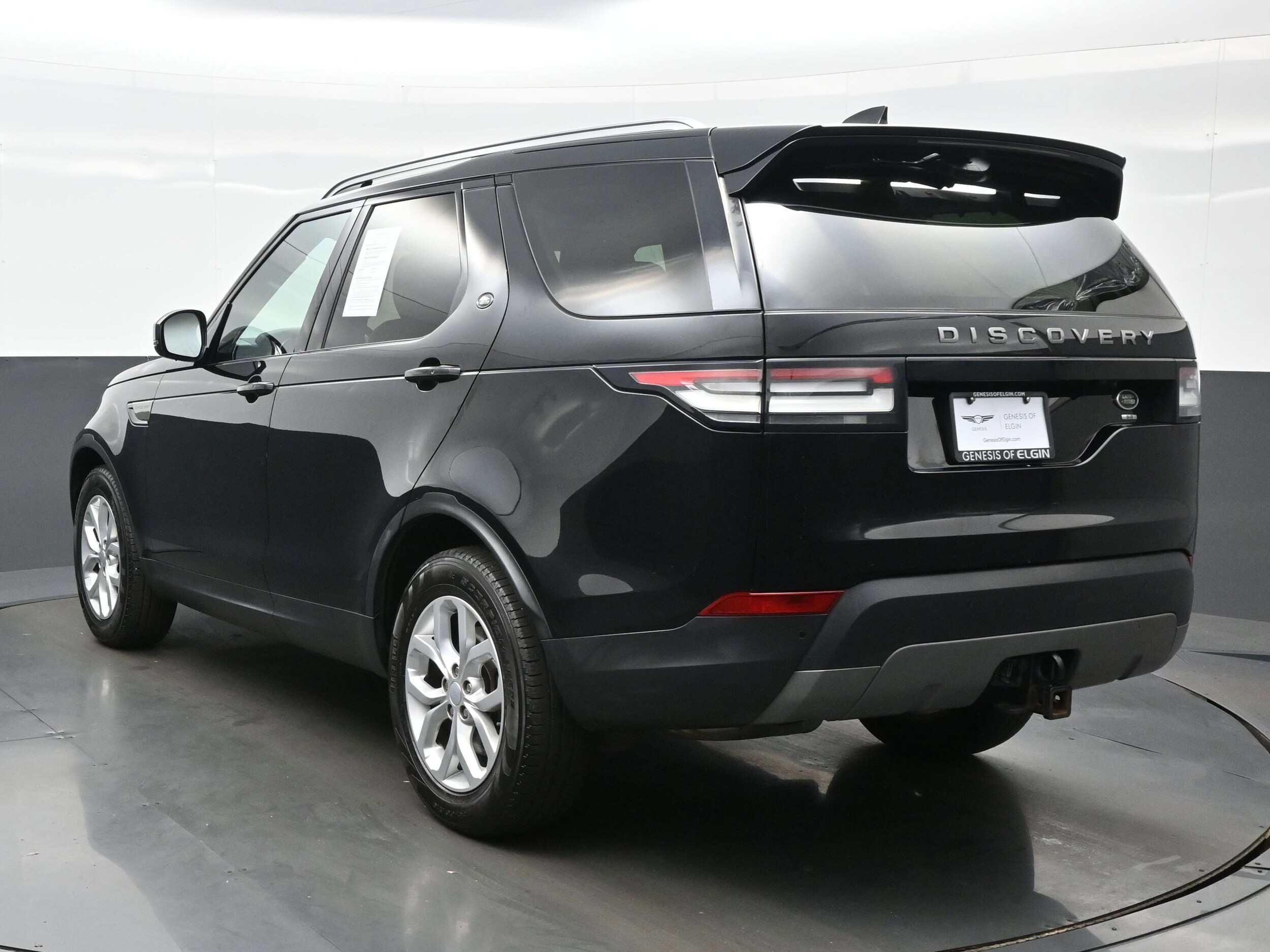 2017 Land Rover Discovery SE photo 3