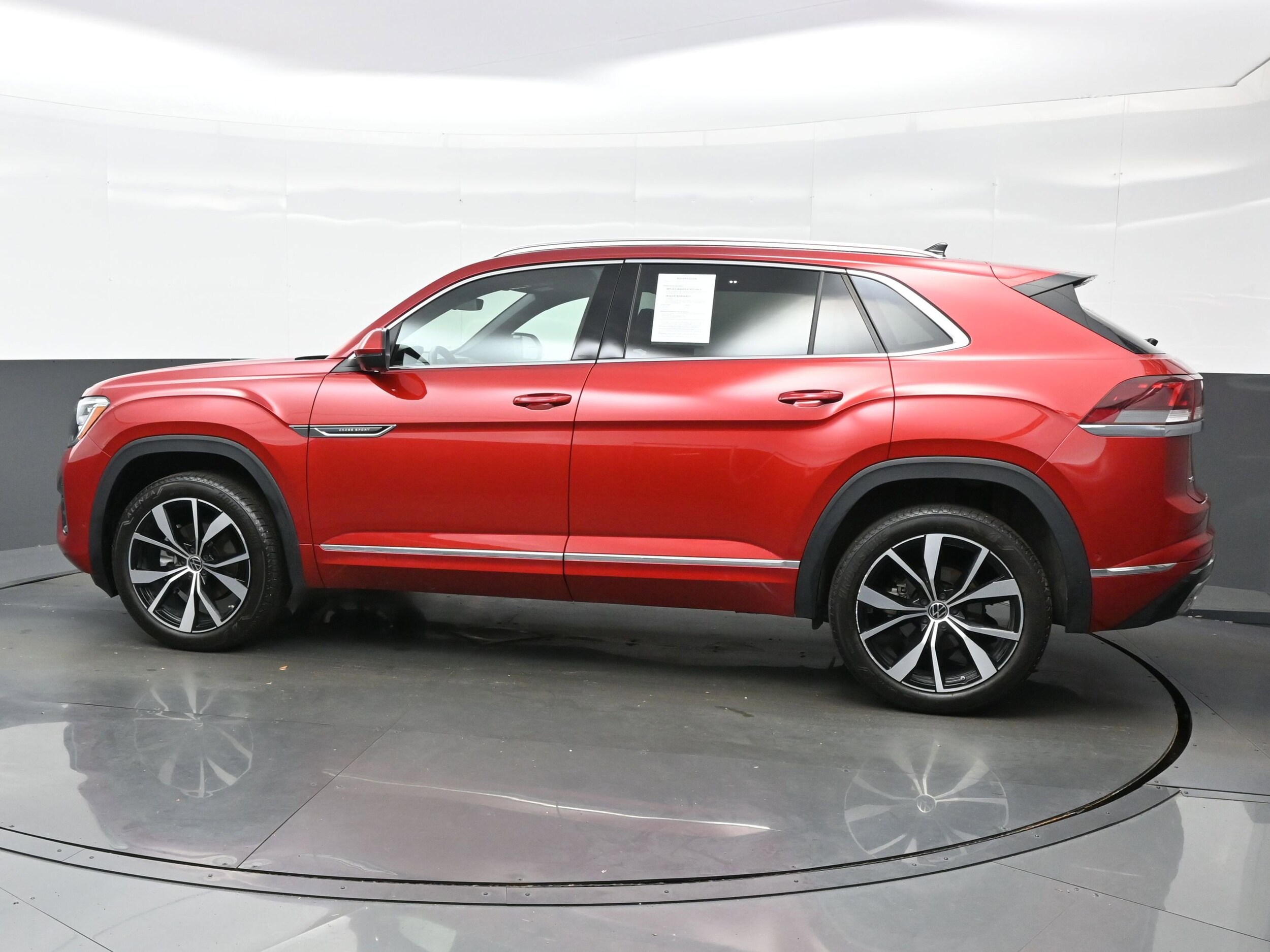 2024 Volkswagen Atlas Cross Sport SEL Premium R-Line photo 2
