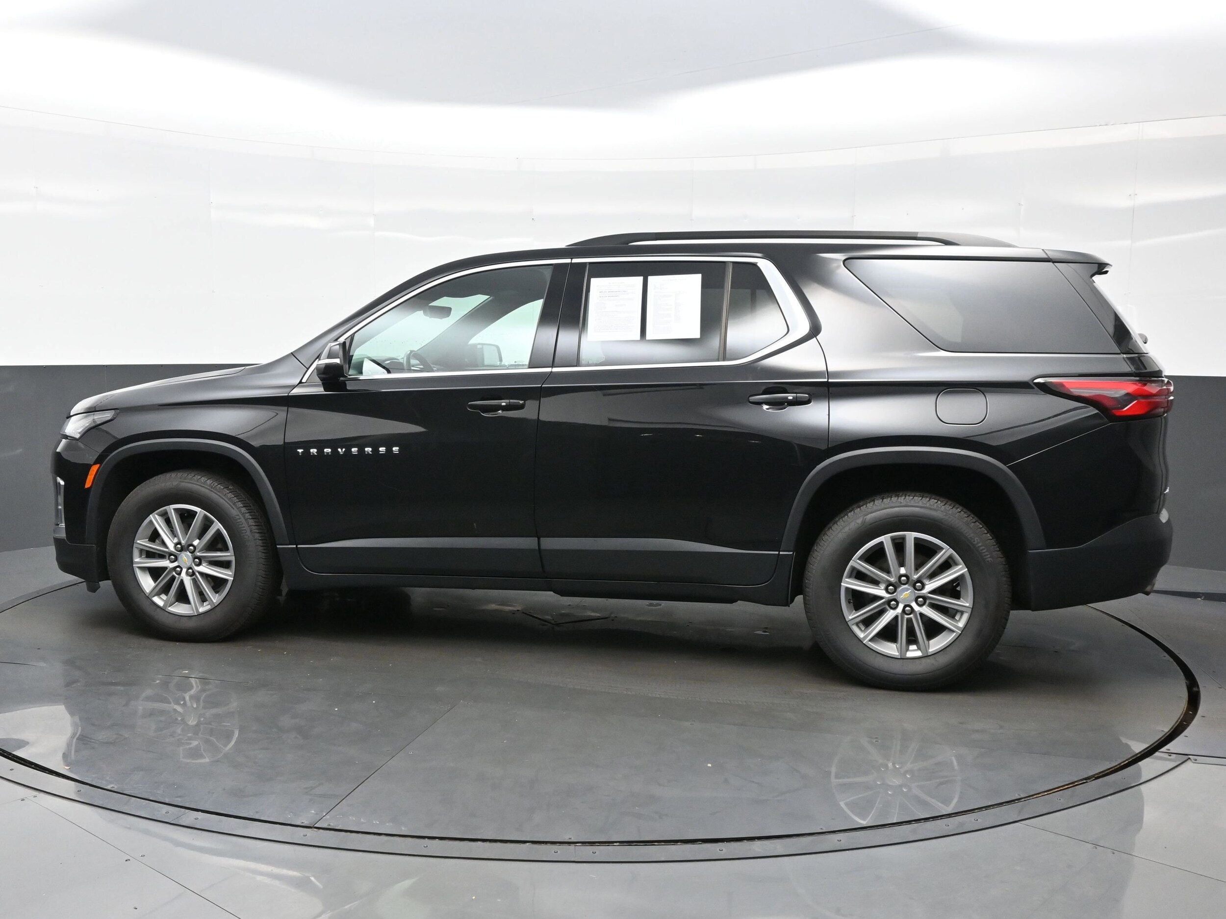 2022 Chevrolet Traverse Cloth photo 3