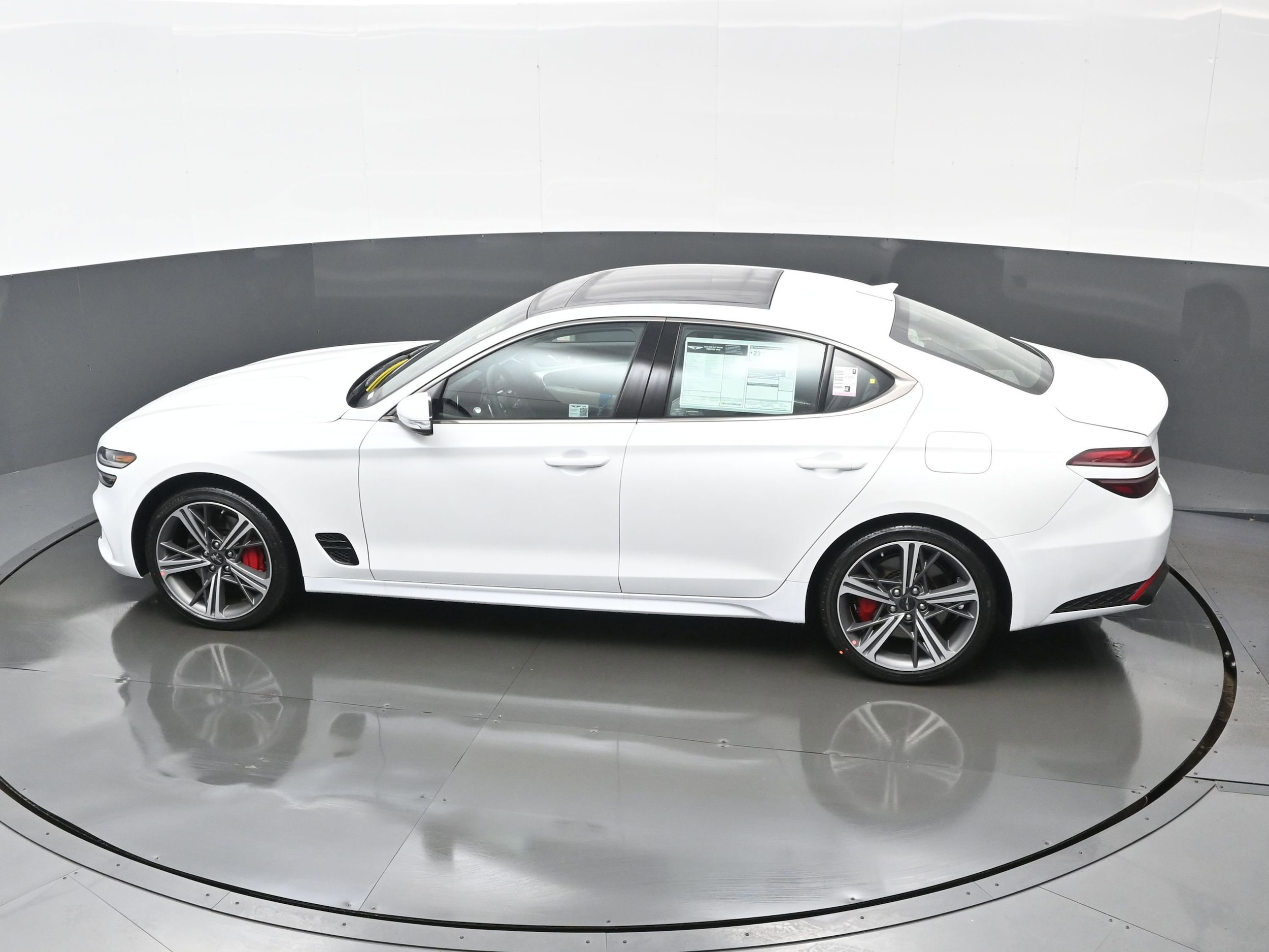 2025 GENESIS G70 Standard - Photo 22