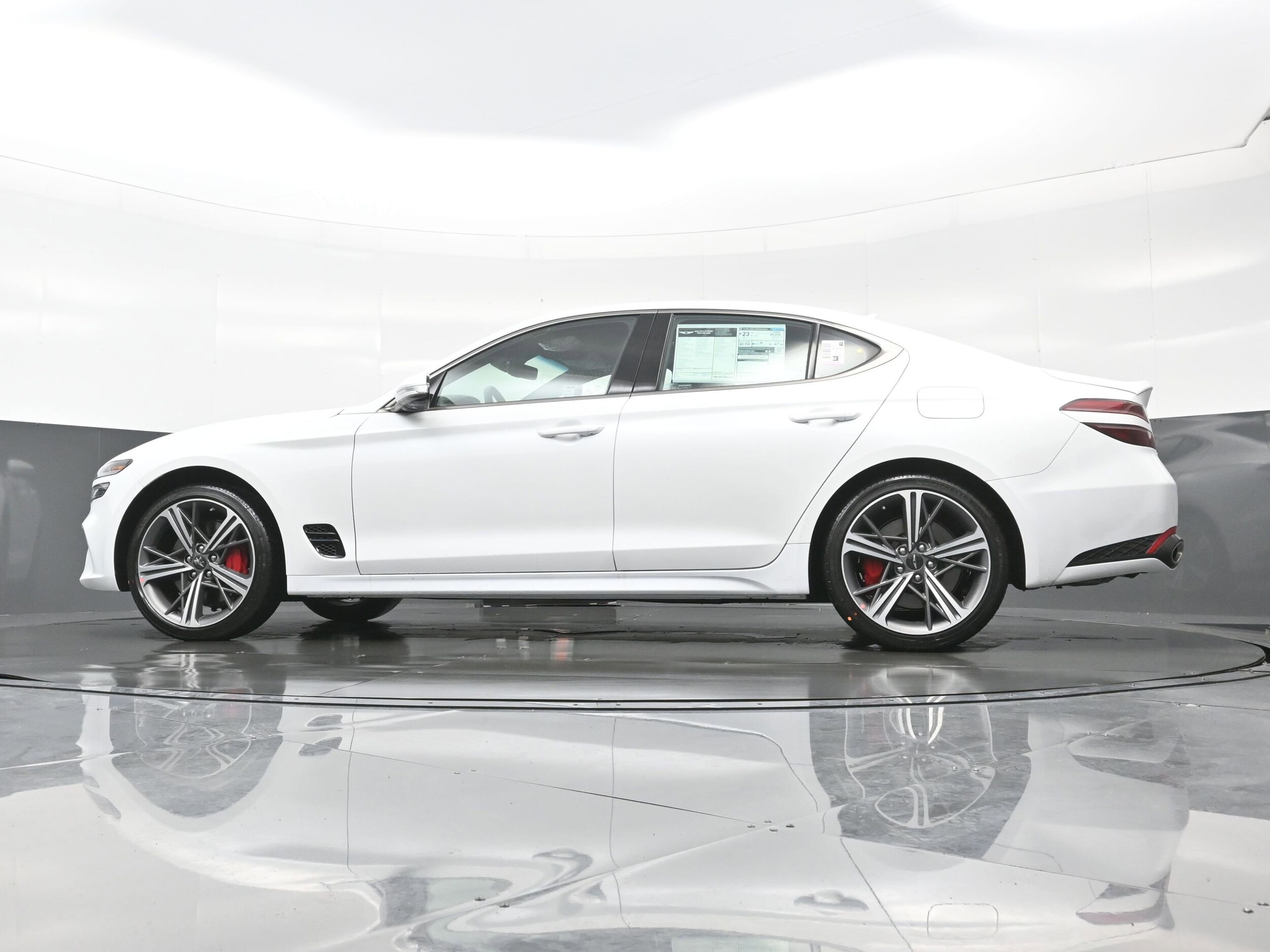 2025 GENESIS G70 Standard - Photo 14