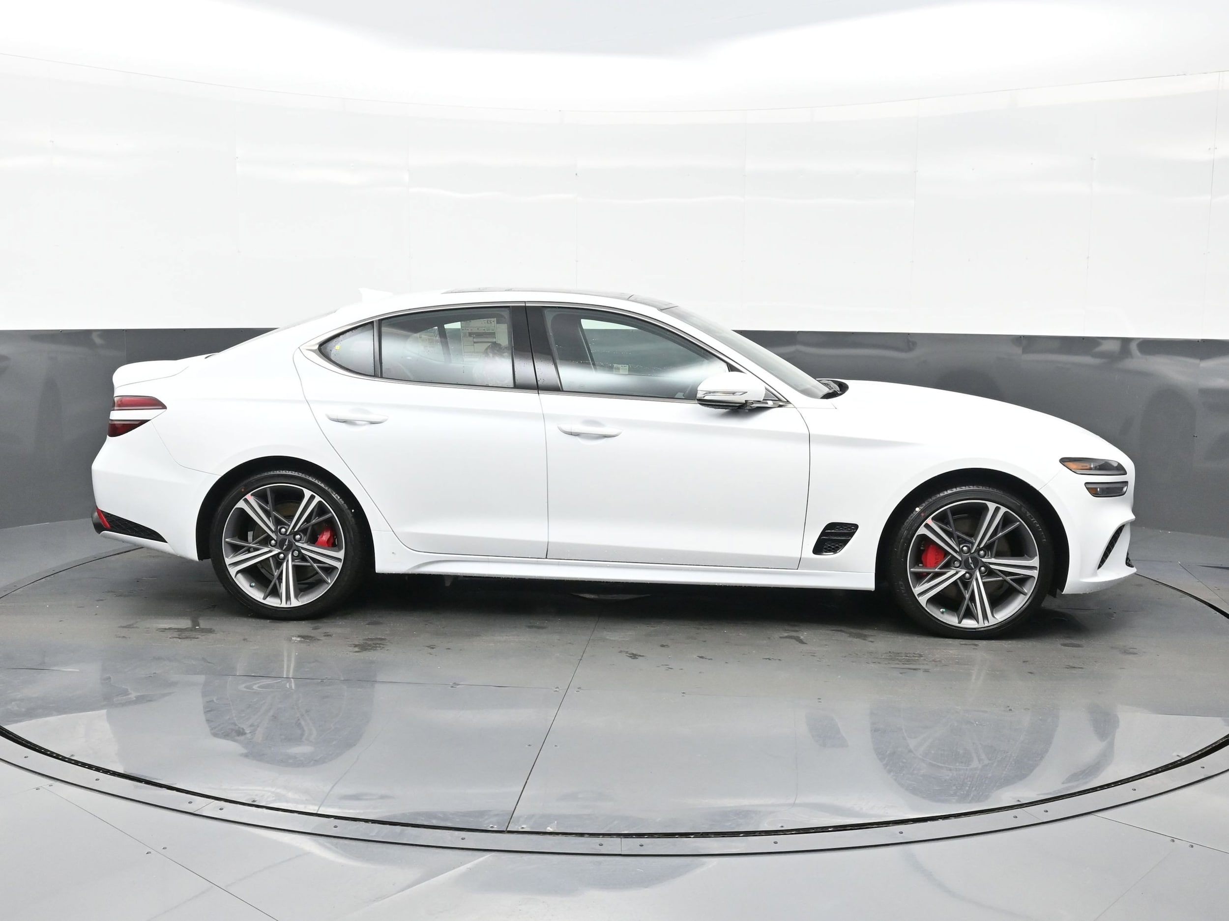 2025 GENESIS G70 Standard - Photo 7