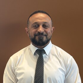 Staff member Mohamad A from ID_ad1395