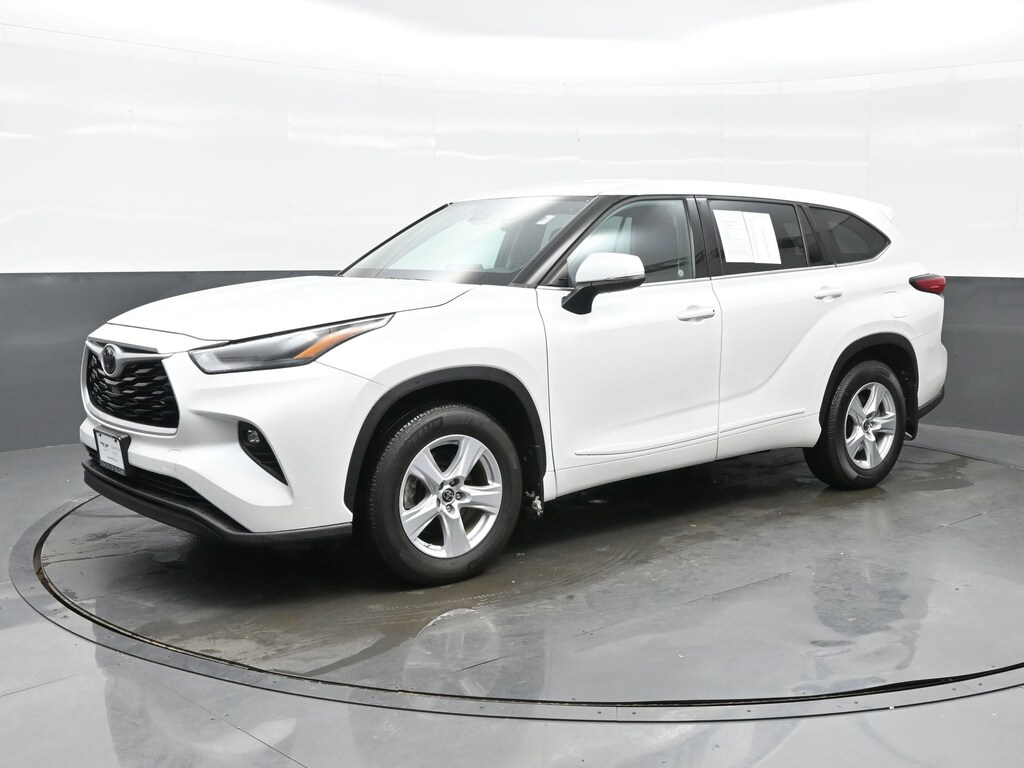 Used 2022 Toyota Highlander LE SUV