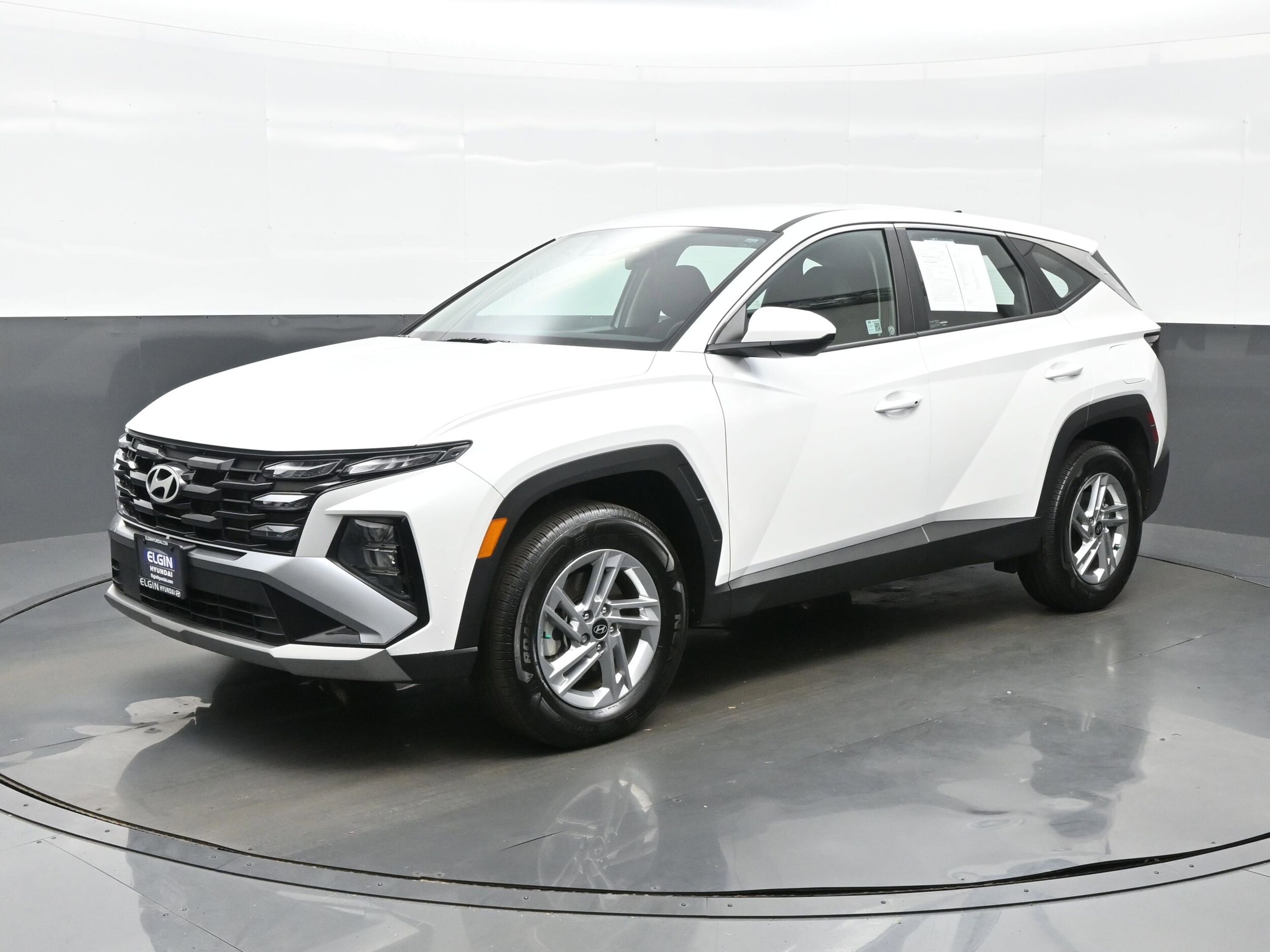 2025 Hyundai Tucson SE photo 2