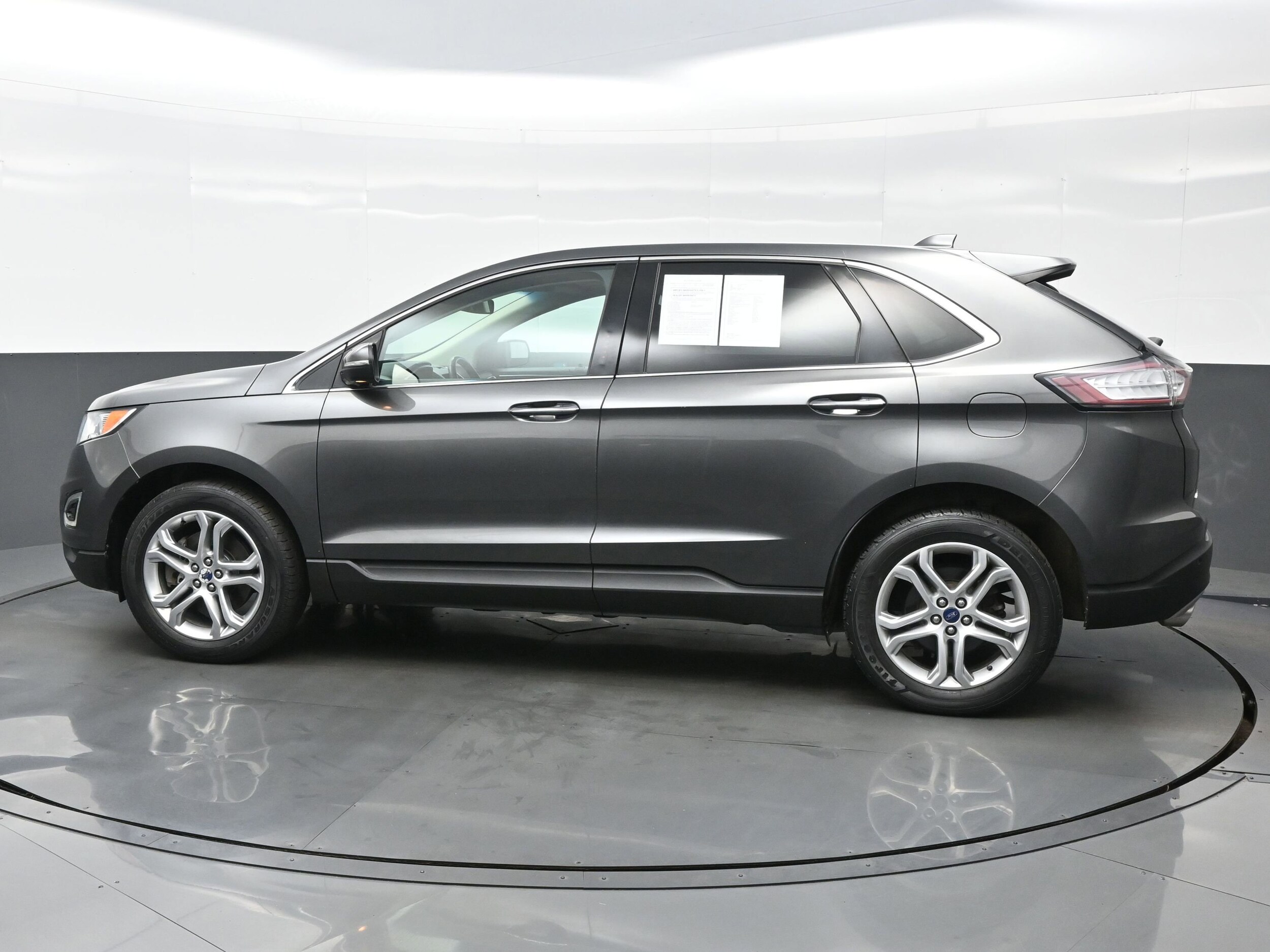 2015 Ford Edge Titanium photo 3