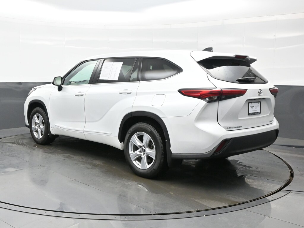 Used 2022 Toyota Highlander LE SUV
