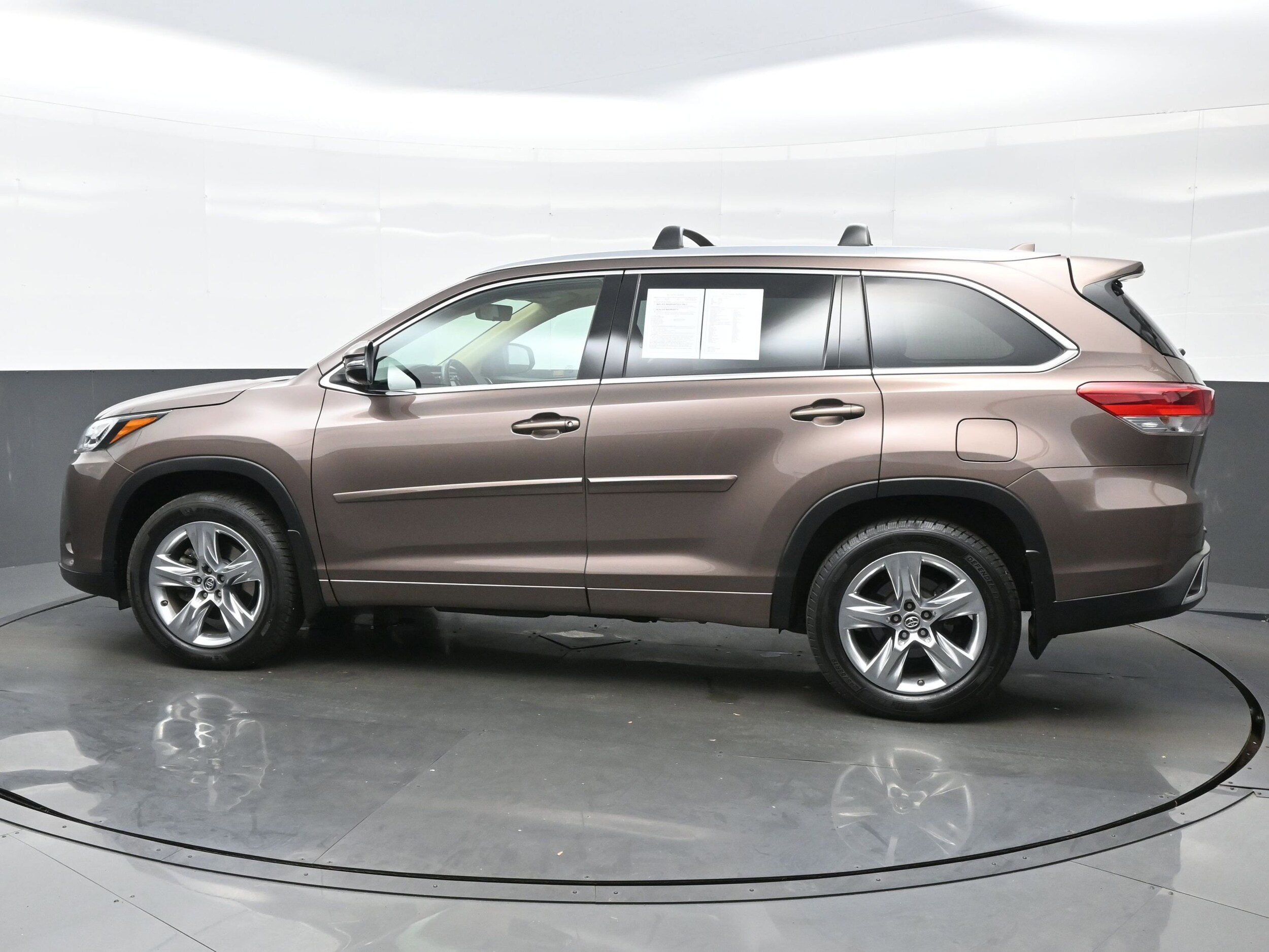 2019 Toyota Highlander Limited photo 3