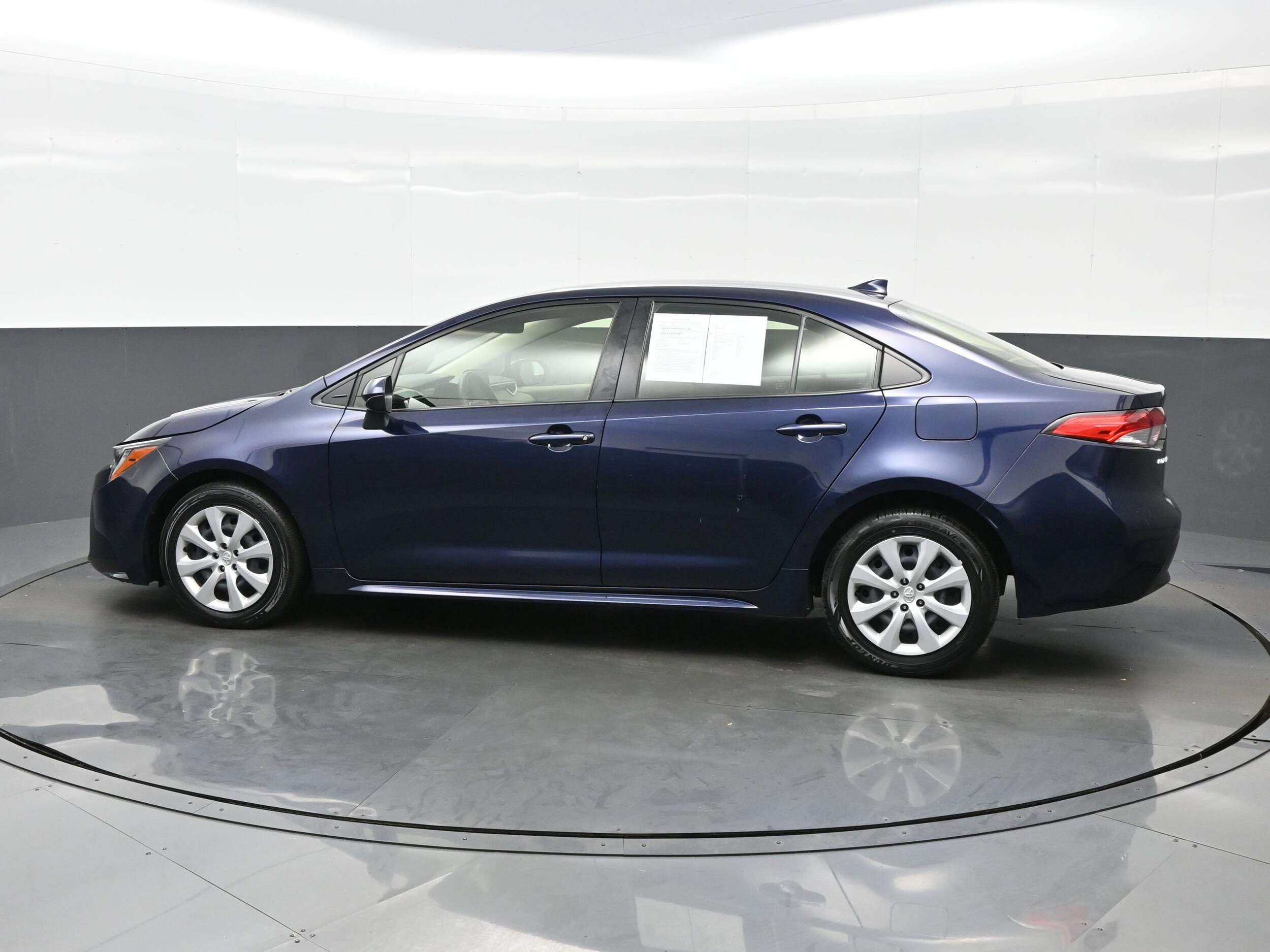 2023 Toyota Corolla LE photo 3