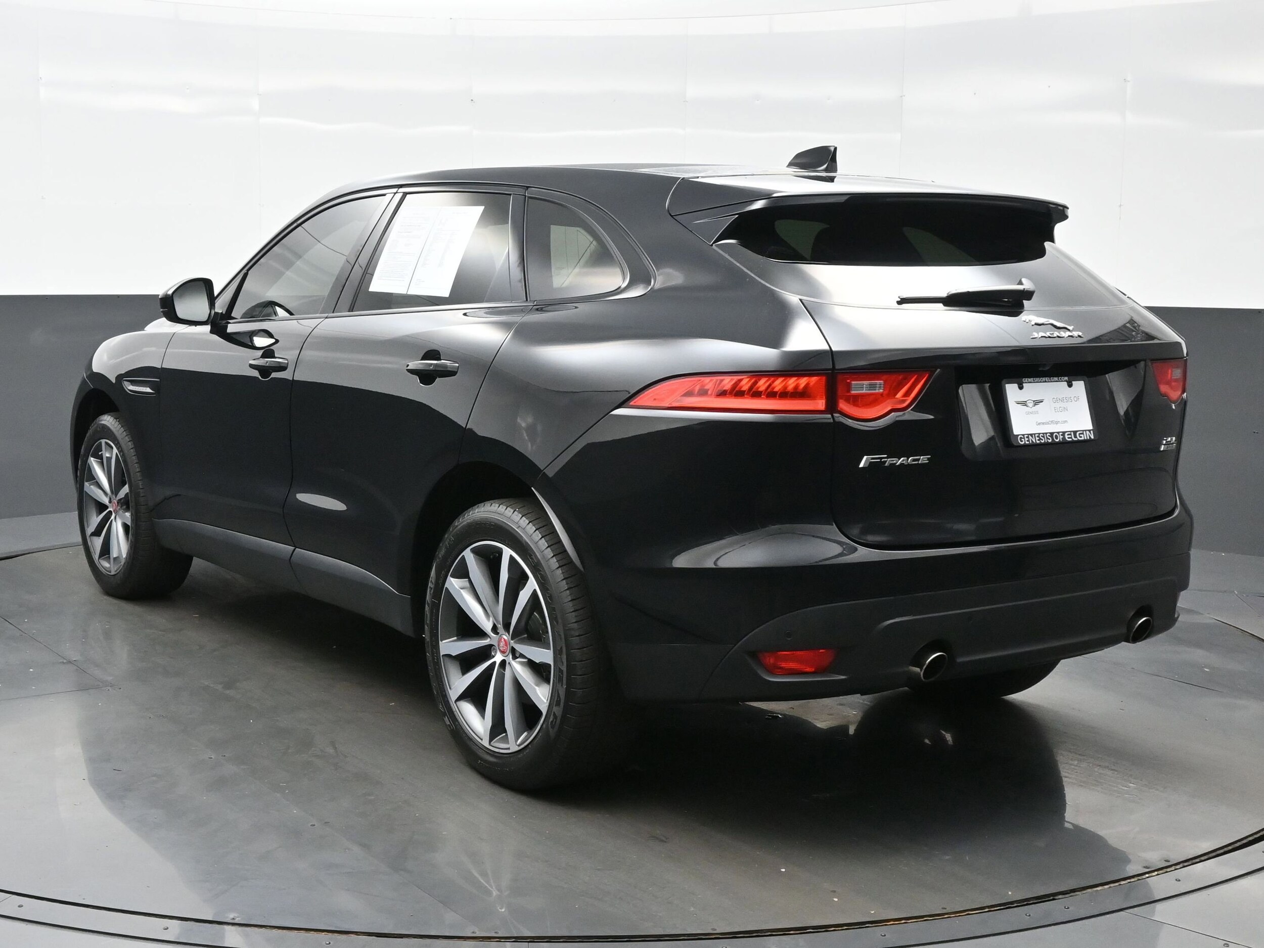 2018 Jaguar F-PACE Prestige photo 4