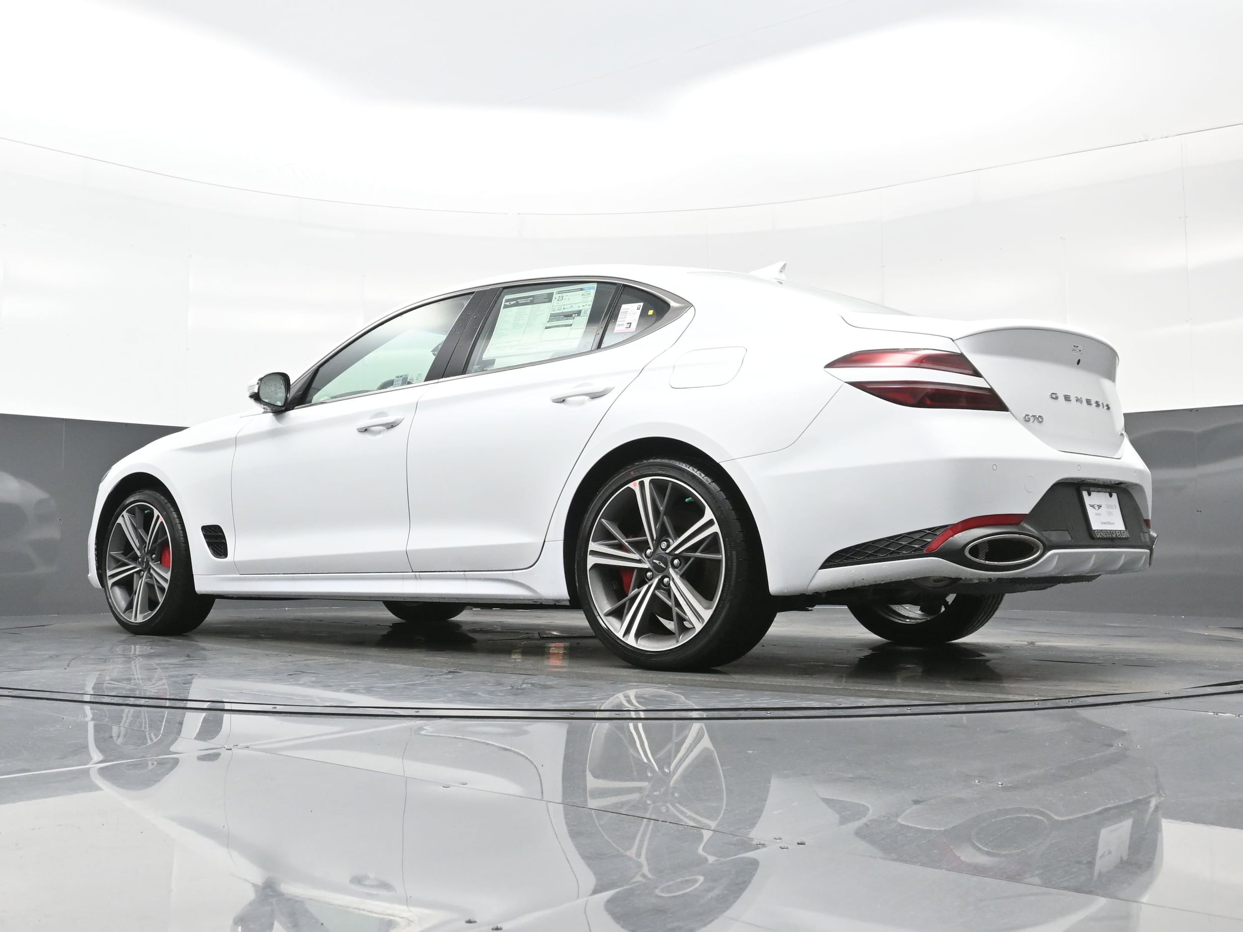 2025 GENESIS G70 Standard - Photo 15