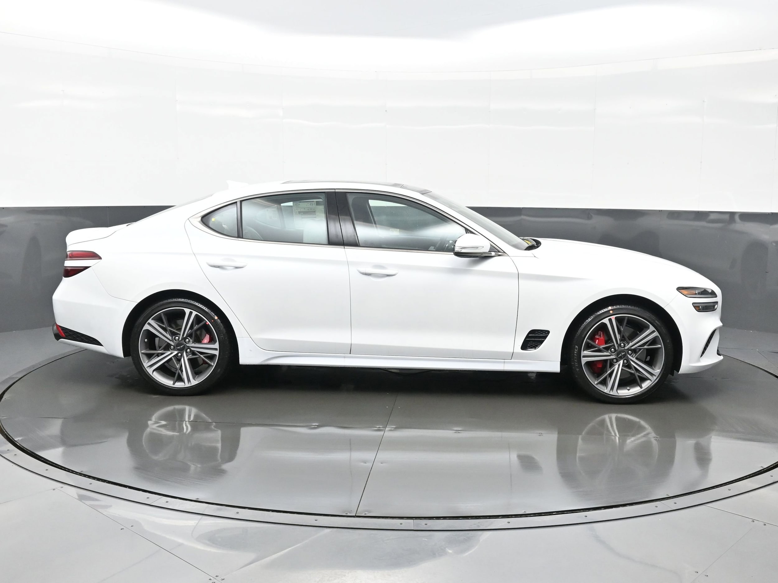 2025 GENESIS G70 Standard - Photo 7