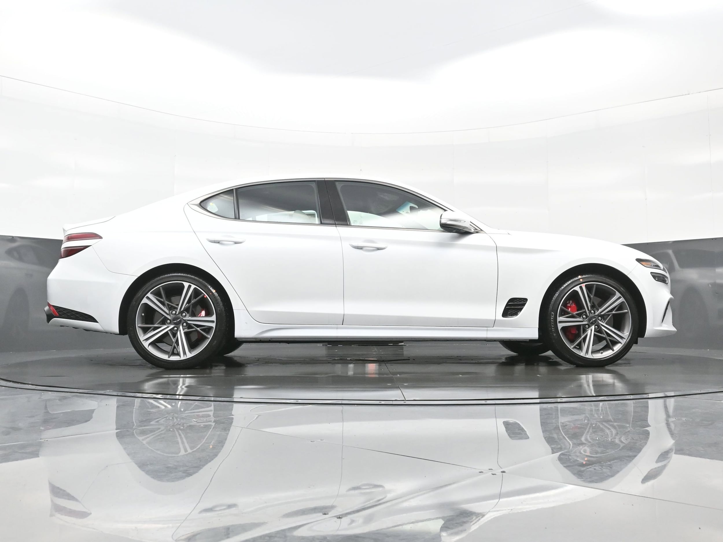 2025 GENESIS G70 Standard - Photo 18