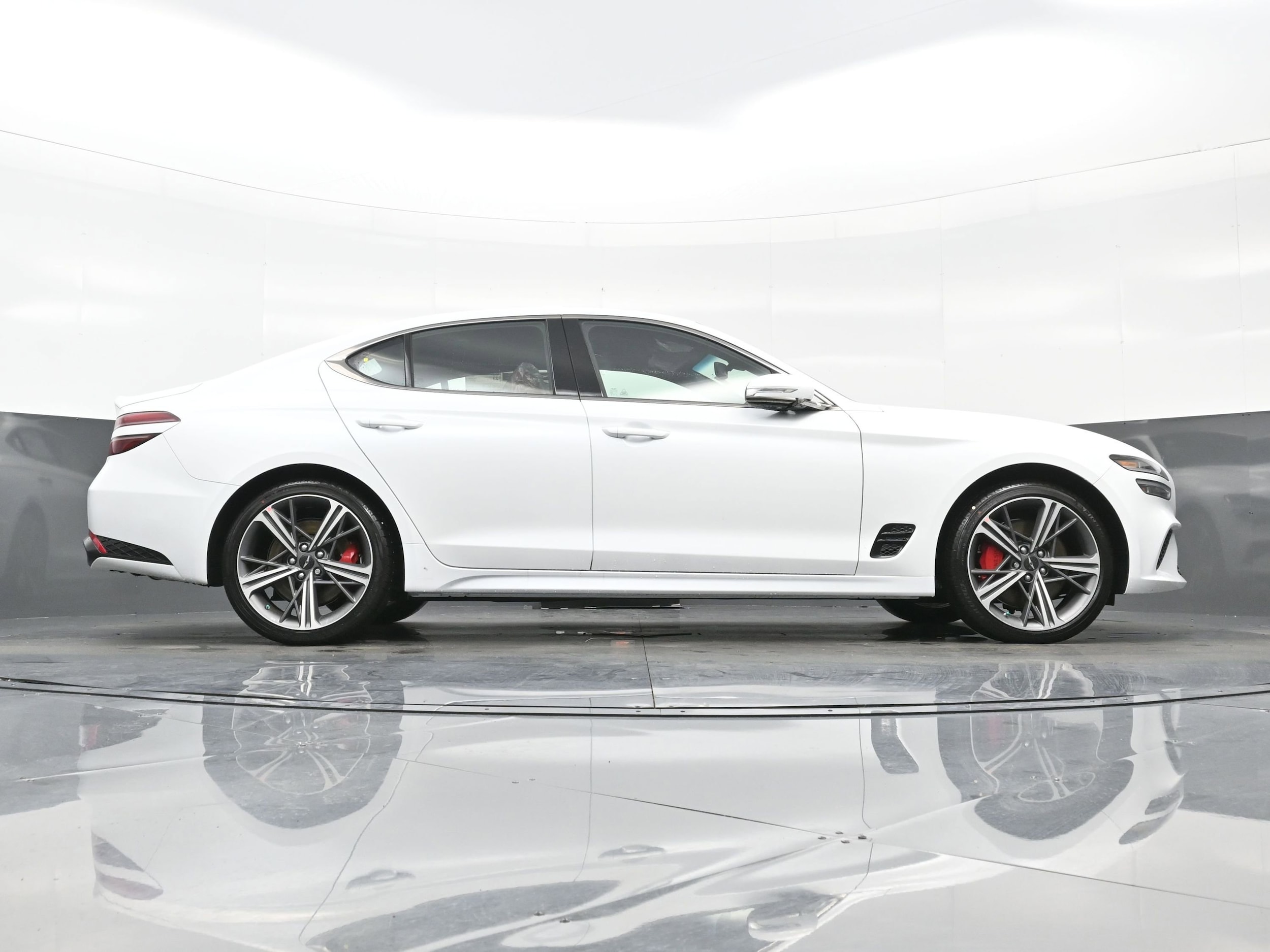 2025 GENESIS G70 Standard - Photo 18