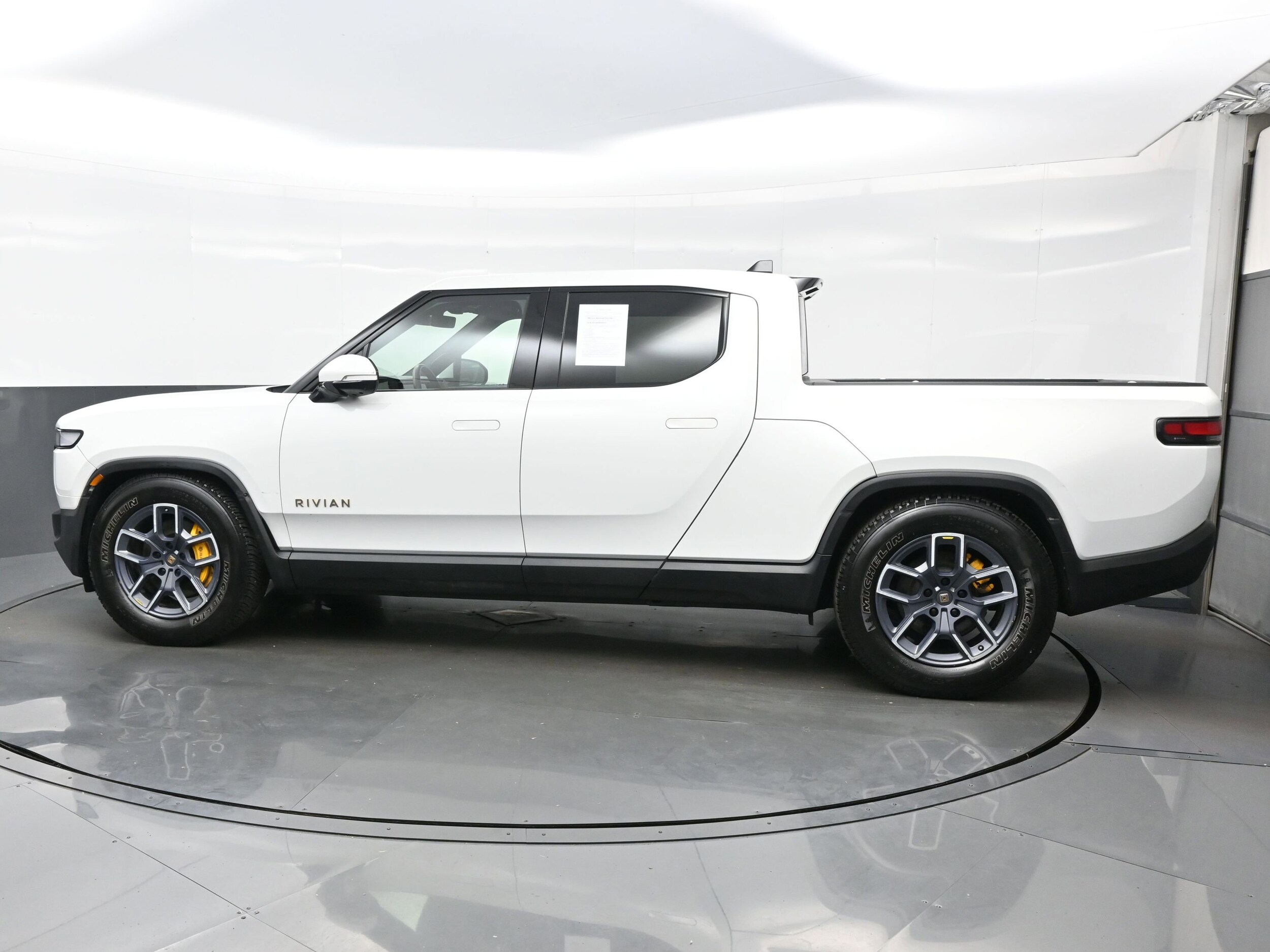 2022 Rivian R1T Launch Edition photo 2