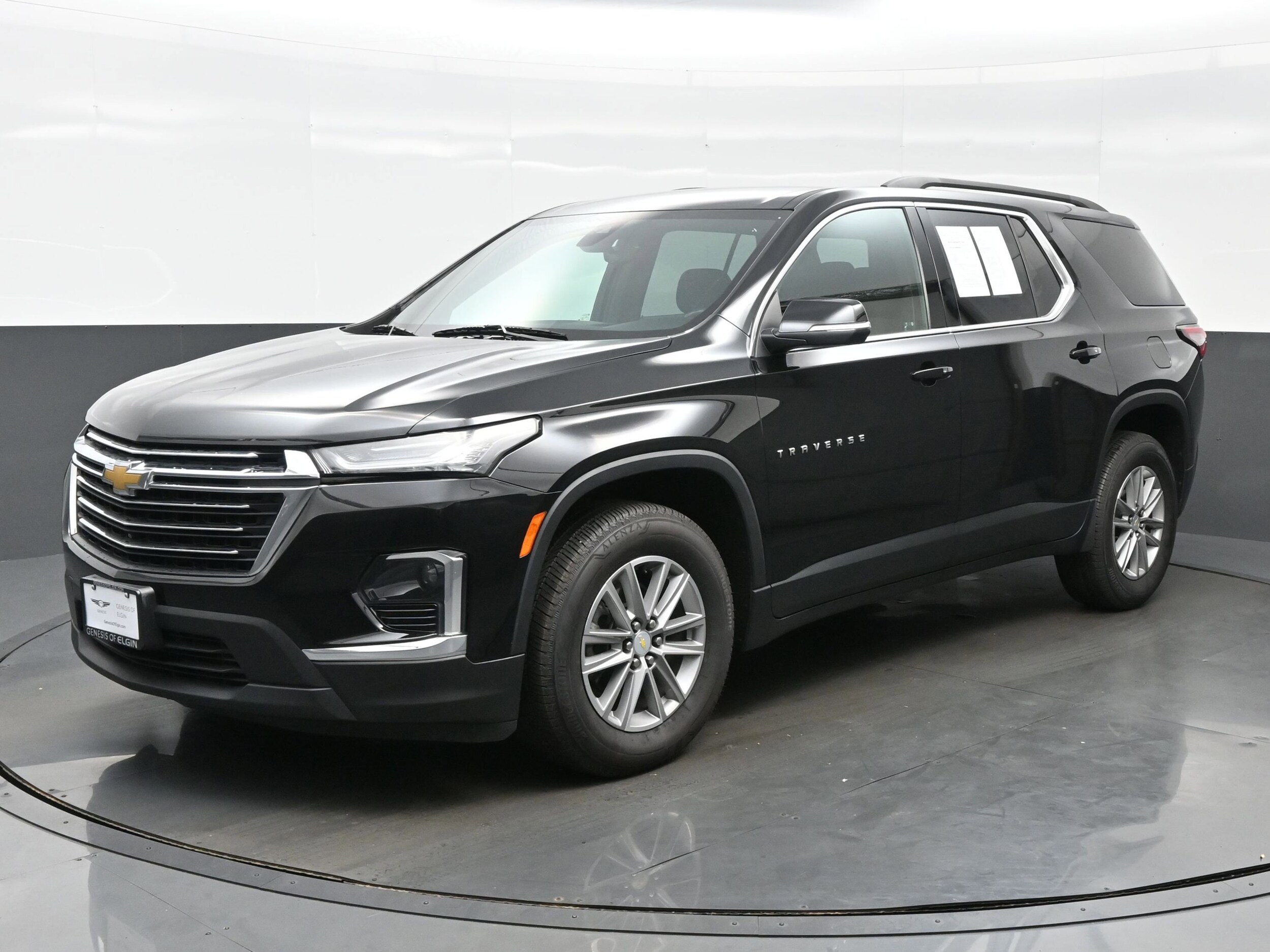 2022 Chevrolet Traverse Cloth photo 2