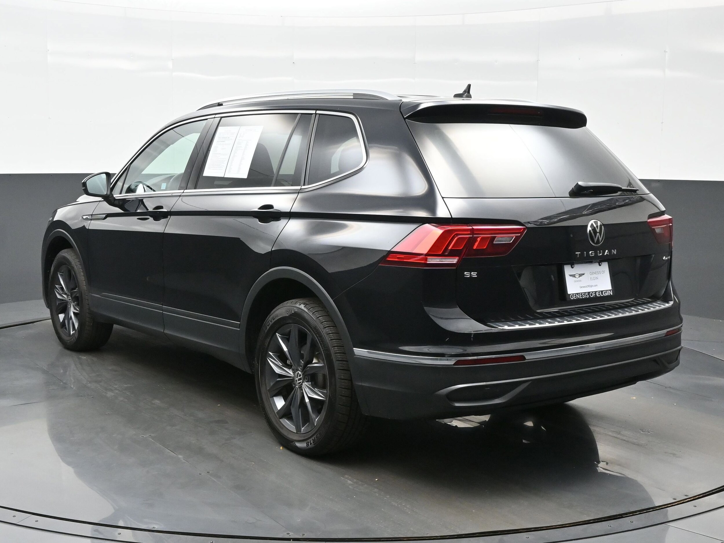 2023 Volkswagen Tiguan SE photo 4