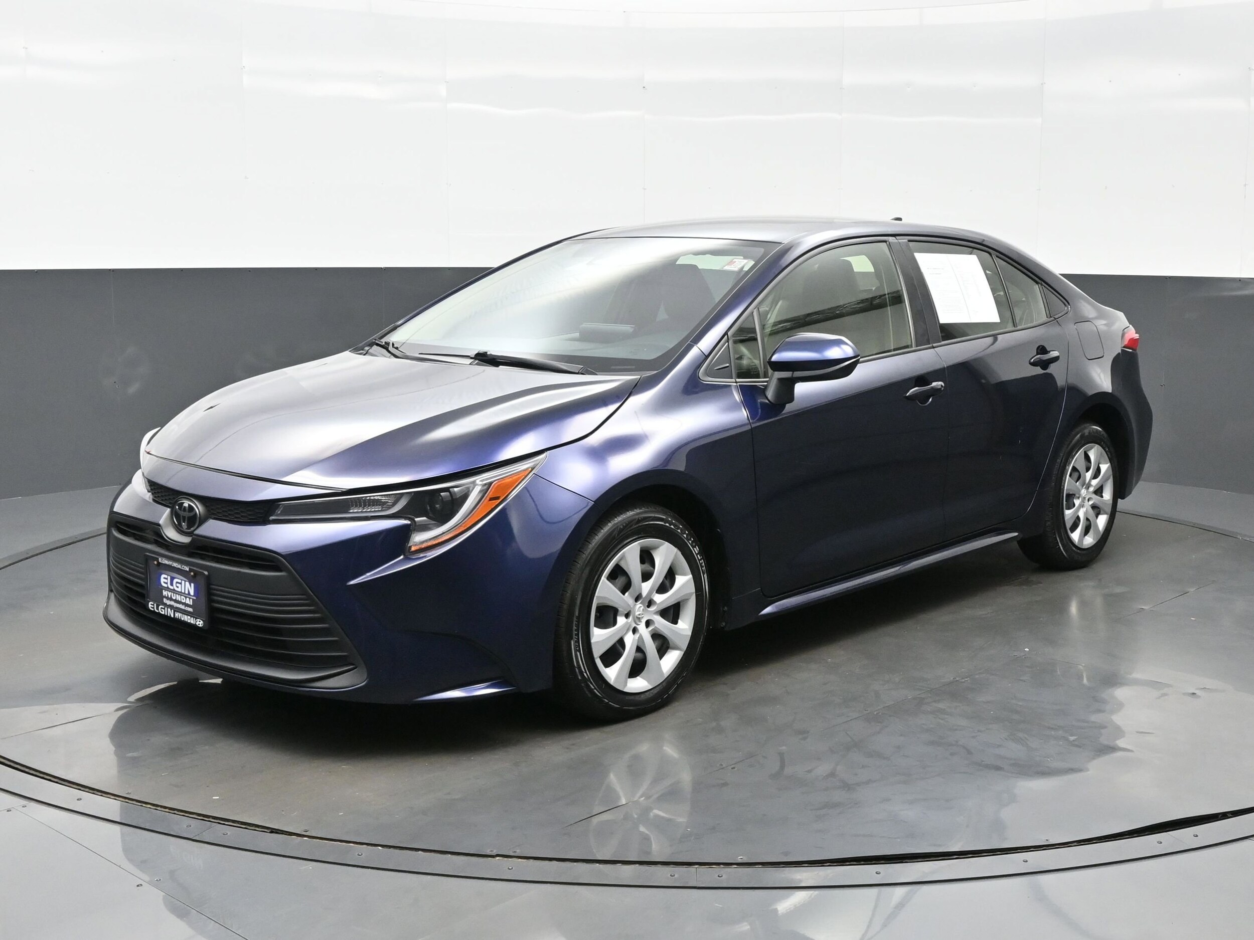 2023 Toyota Corolla LE photo 2