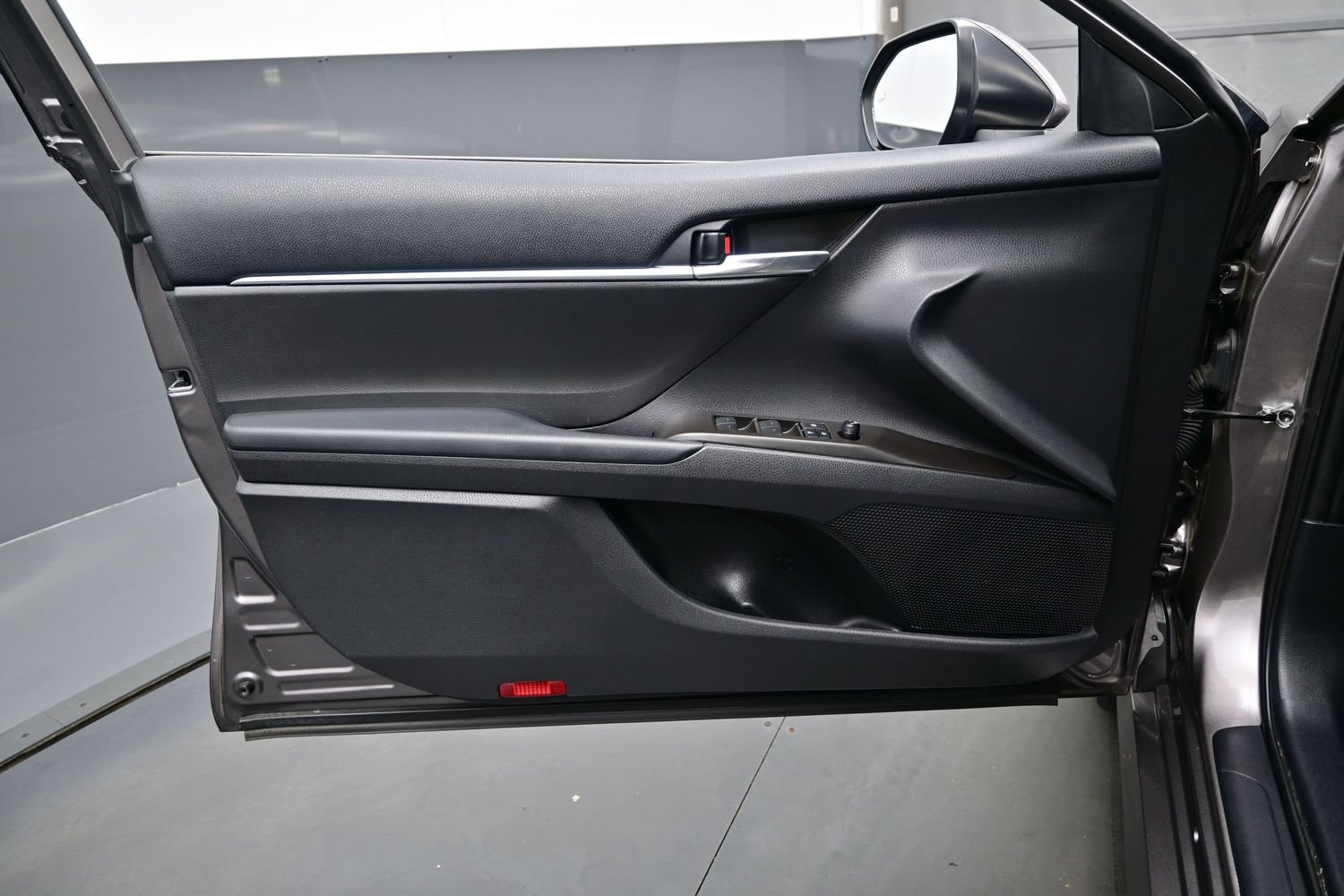 2021 Toyota Camry LE - Photo 9