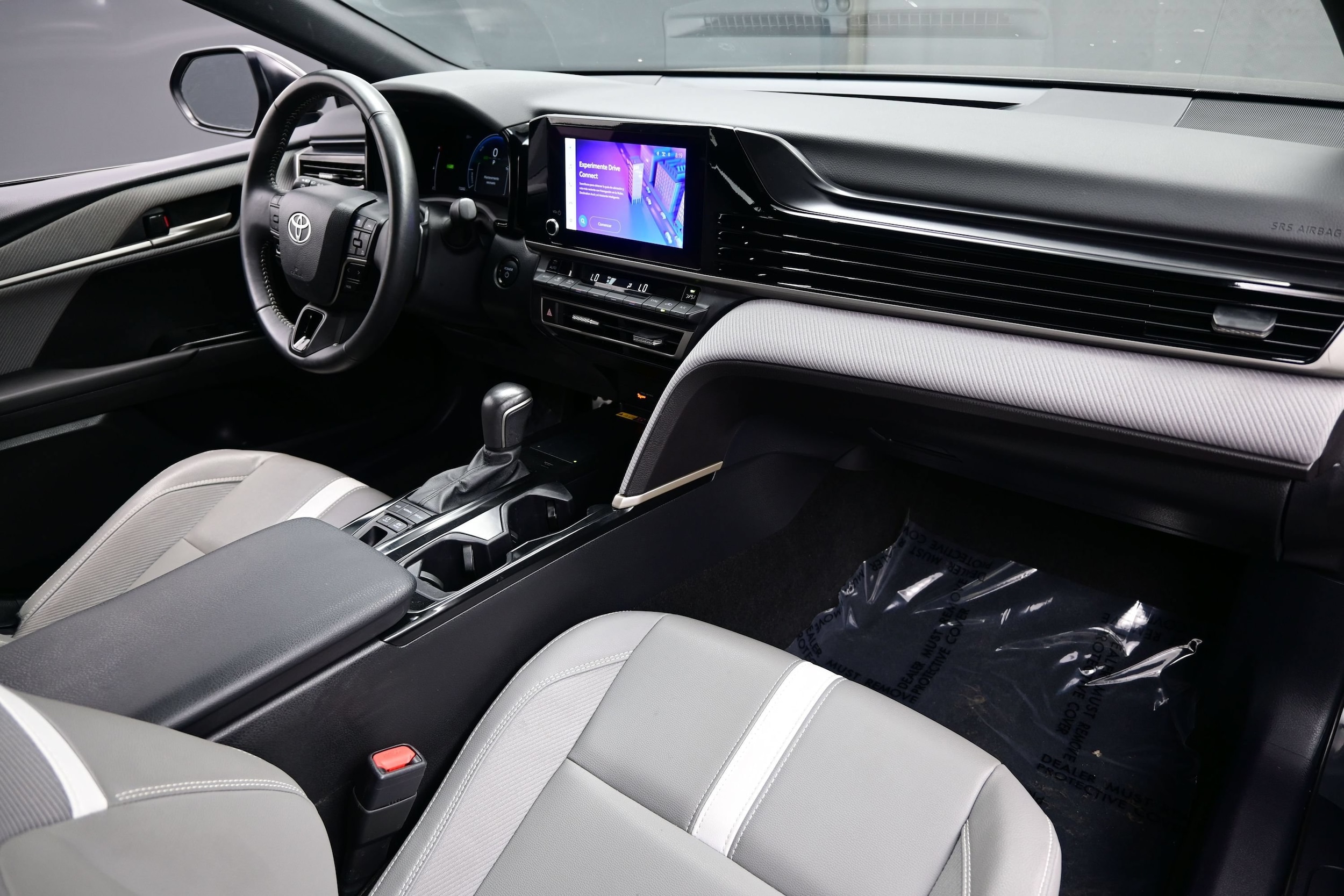2025 Toyota Camry SE - Photo 15
