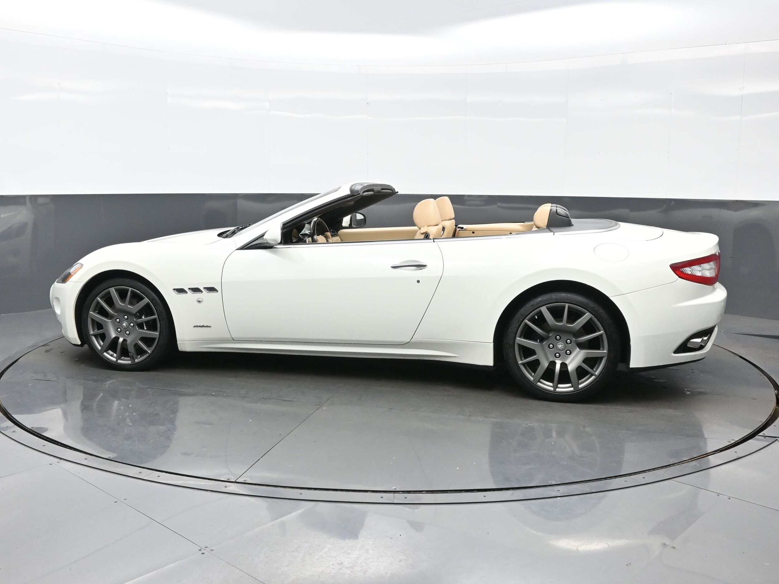2013 Maserati Granturismo Sport photo 3