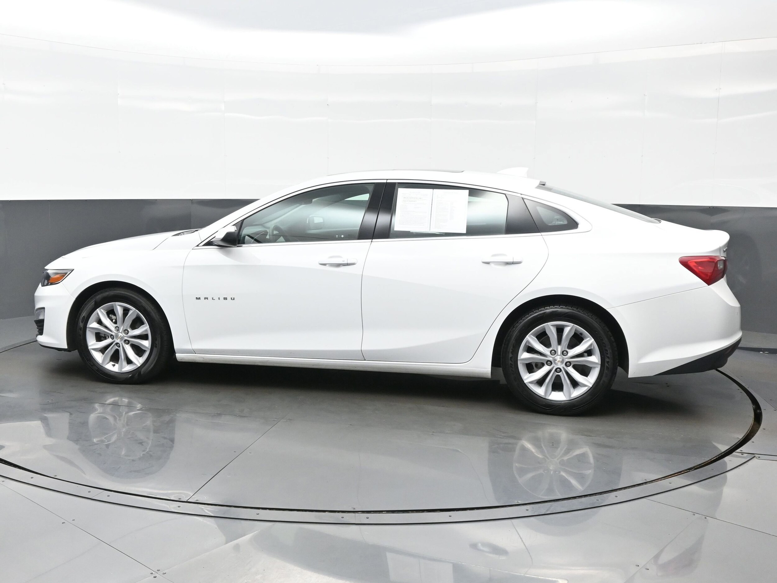 2024 Chevrolet Malibu 1LT photo 3