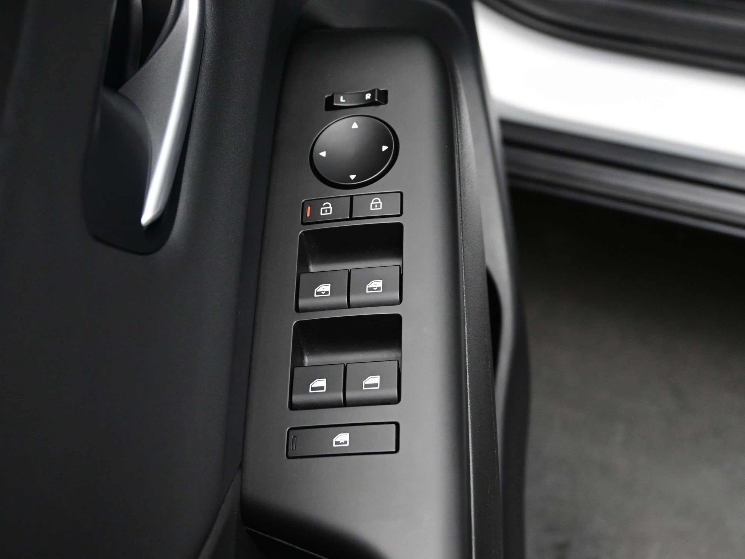 2026 Hyundai Kona SEL Premium - Photo 9