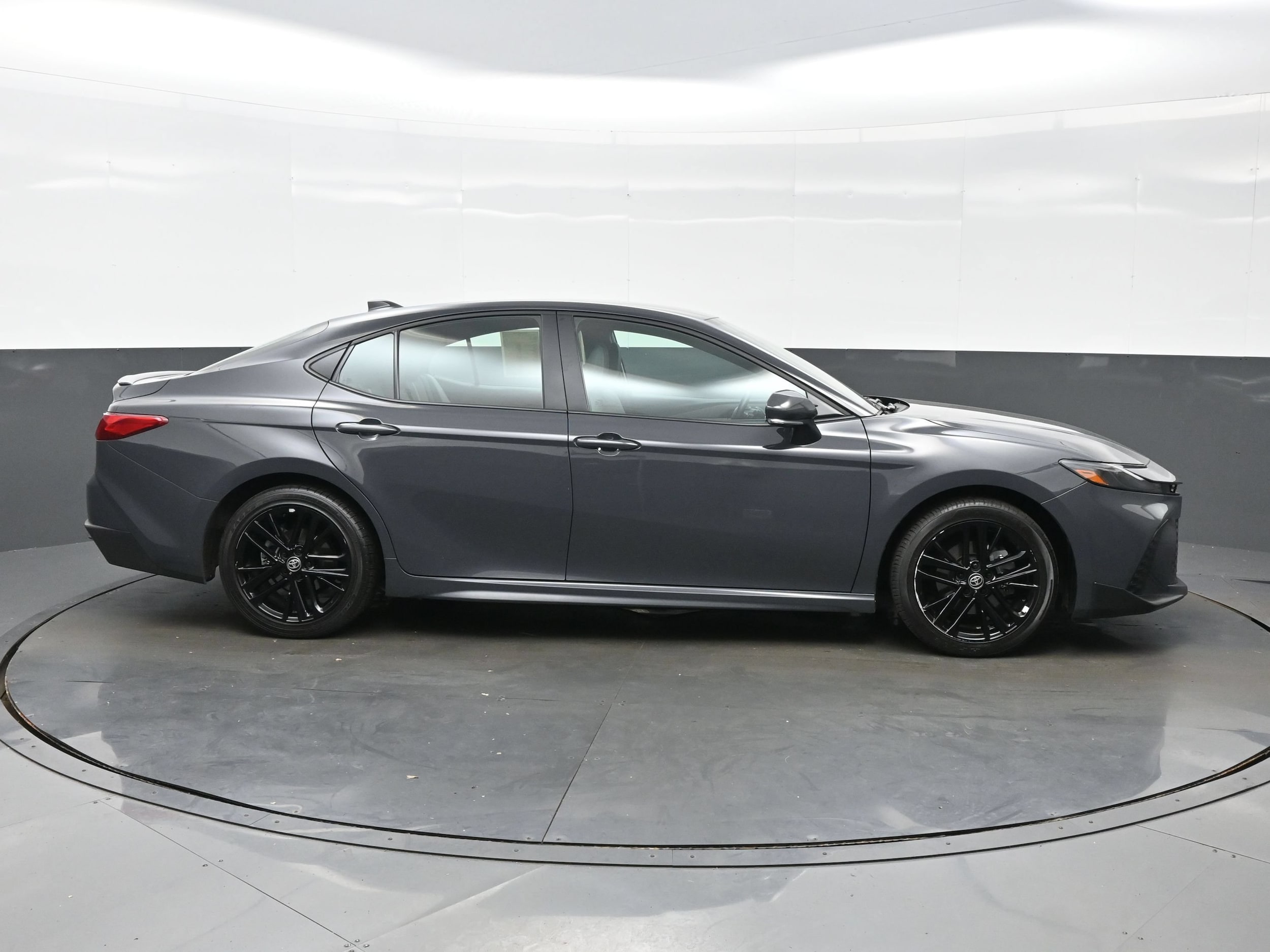 2025 Toyota Camry SE - Photo 7