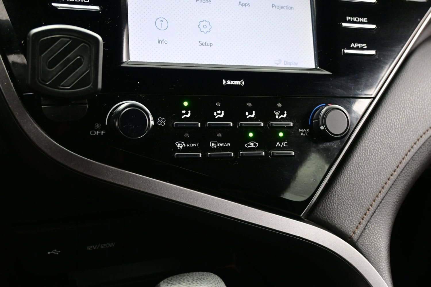 2020 Toyota Camry LE - Photo 20