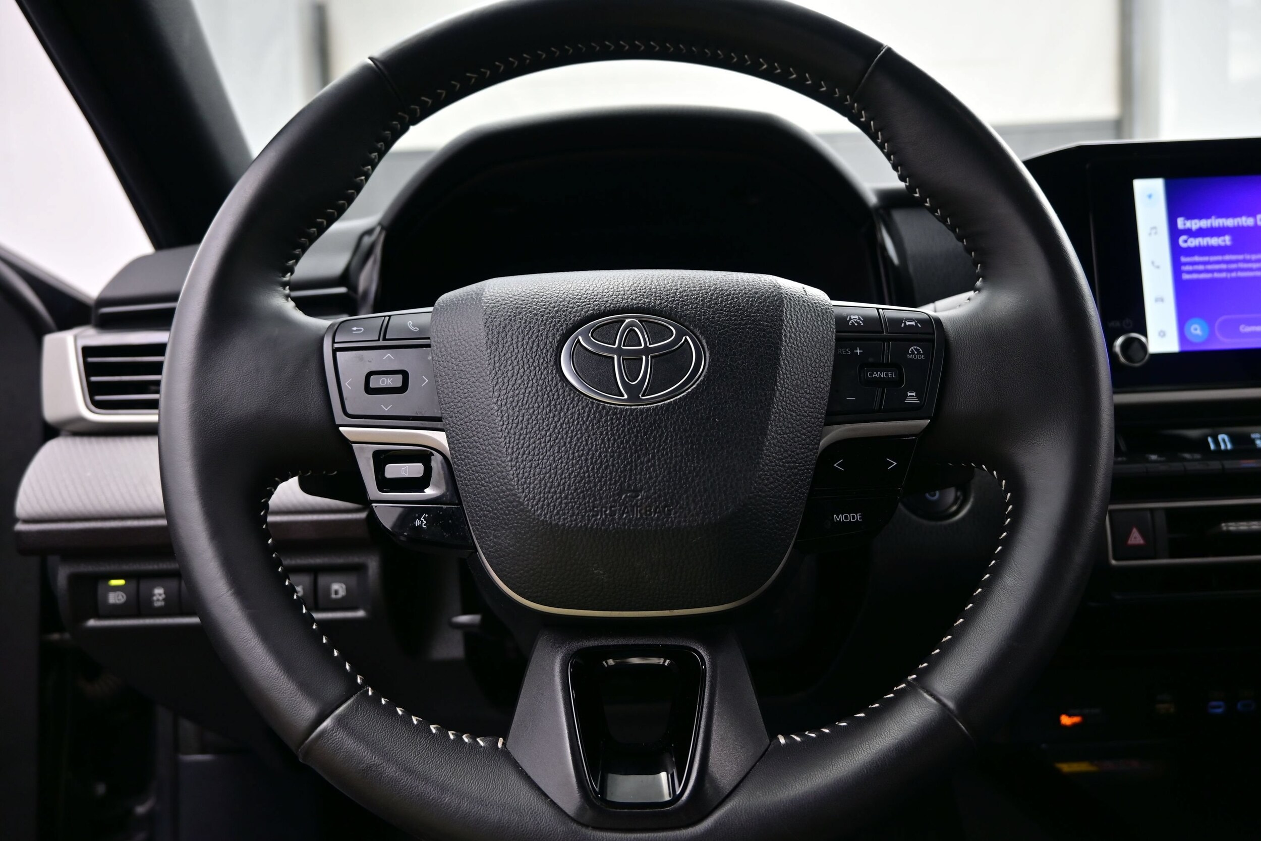 2025 Toyota Camry SE - Photo 24