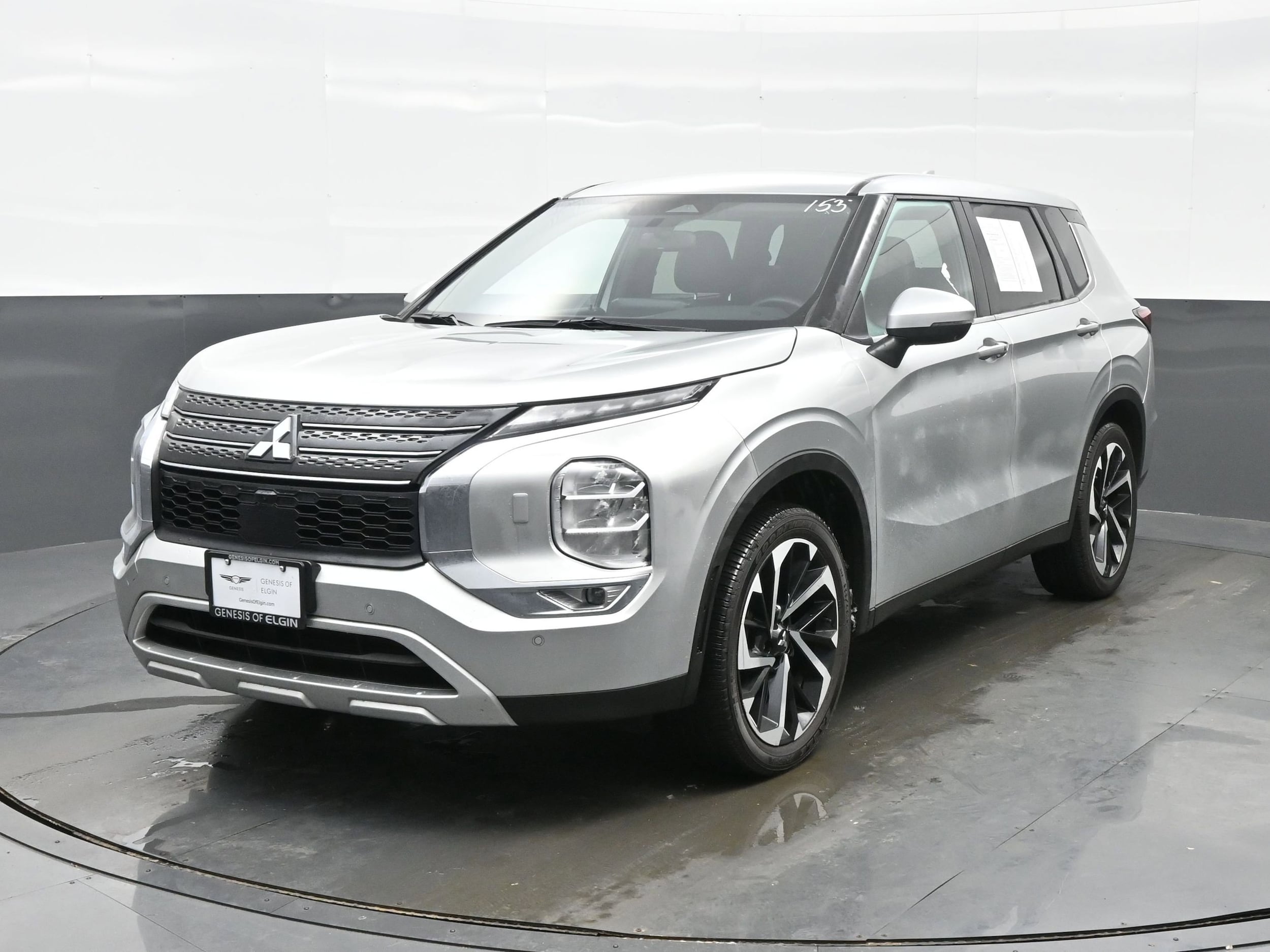 2023 Mitsubishi Outlander SE's photo