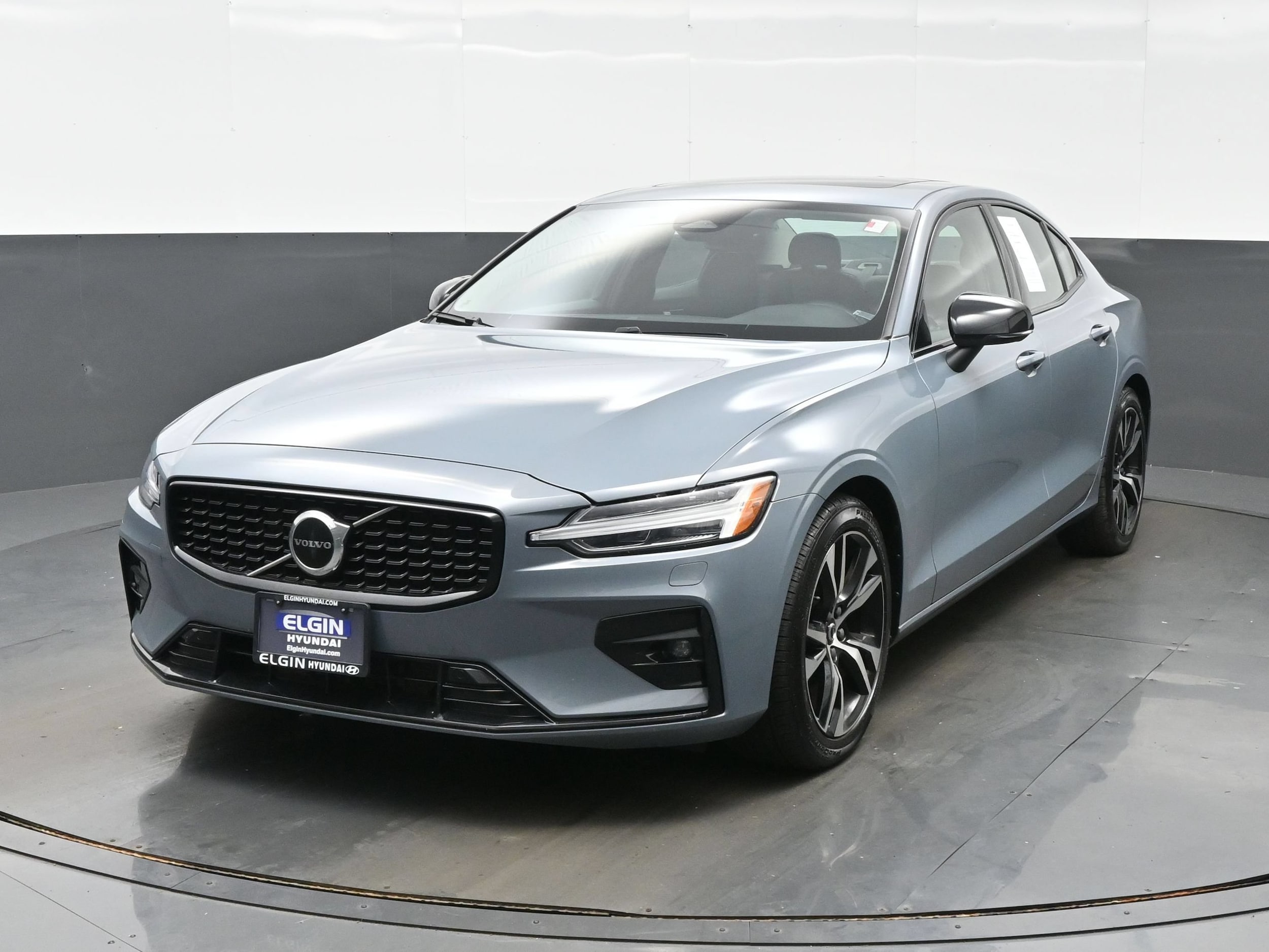 2024 Volvo S60 B5 Core Dark Theme AWD's photo
