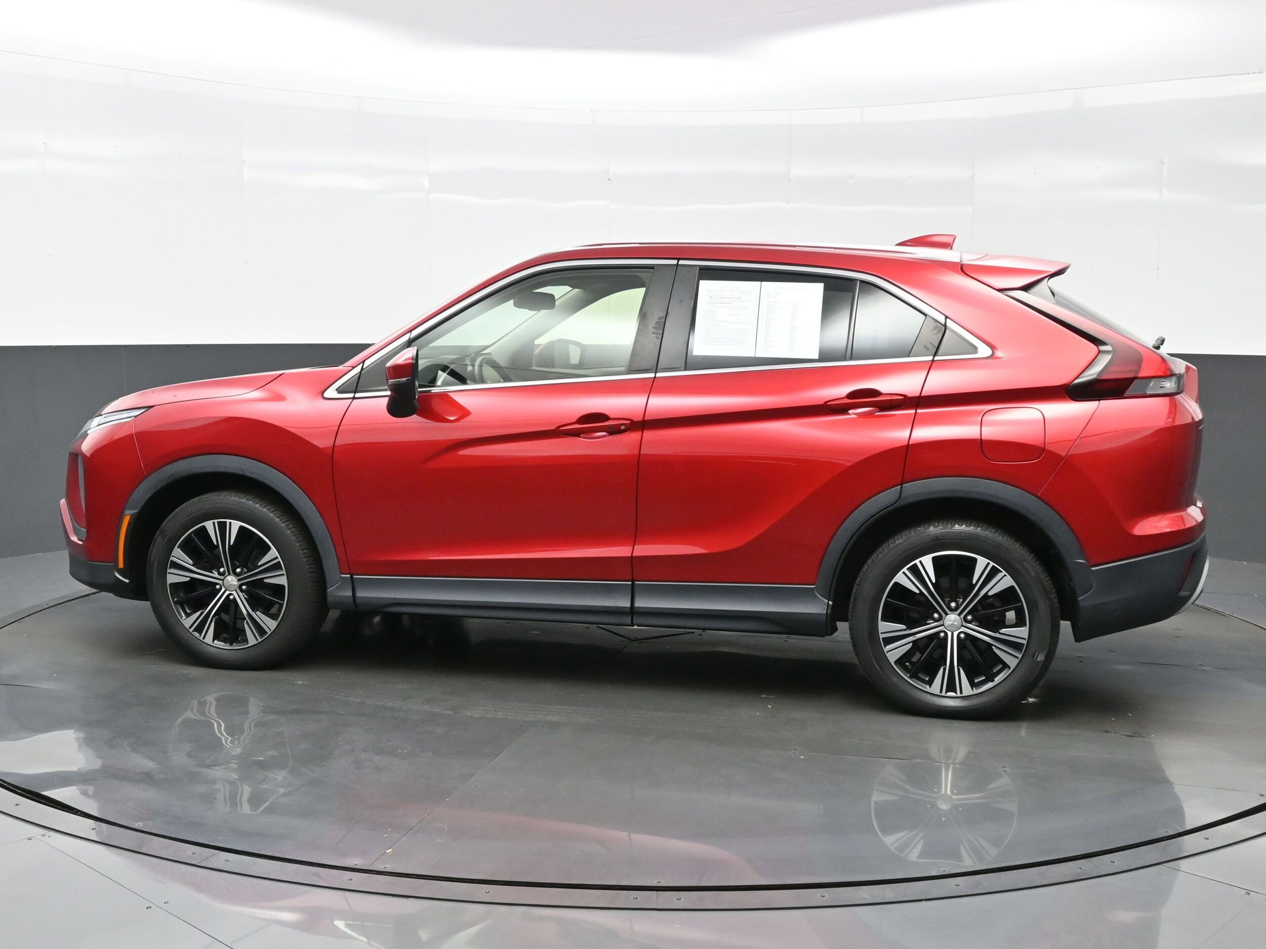 2022 Mitsubishi Eclipse Cross SE photo 2